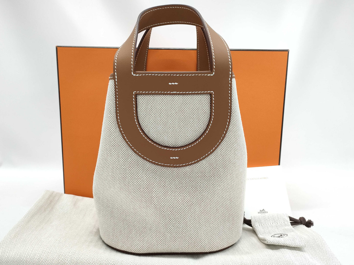 HERMES In the Loop 18 Ecru/Gold Toile/Swift Gold Hardware W Stamp Handbag