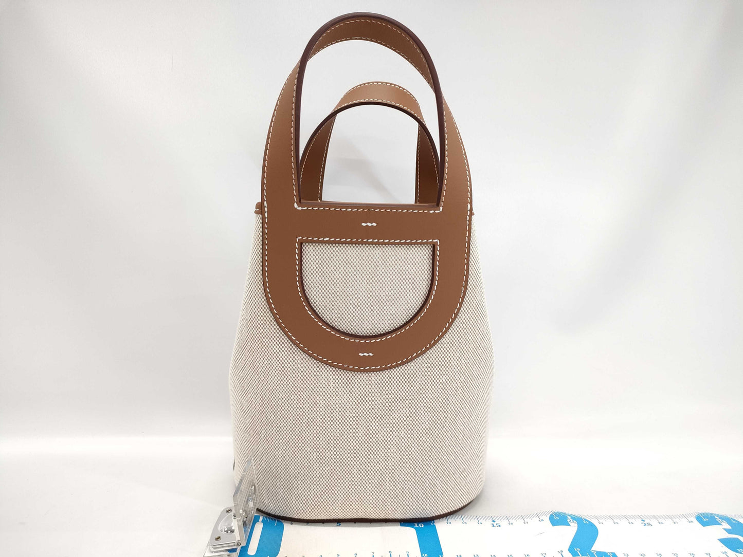 HERMES In the Loop 18 Ecru/Gold Toile/Swift Gold Hardware W Stamp Handbag