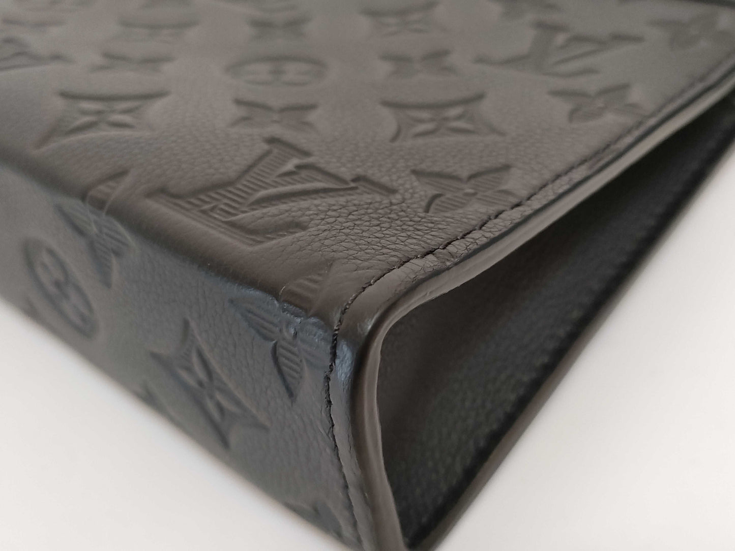 LOUIS VUITTON RFID Verified, Serial Number Unverifiable, Monogram Empreinte Louis Vuitton Empreinte M81115 Shoulder Bag