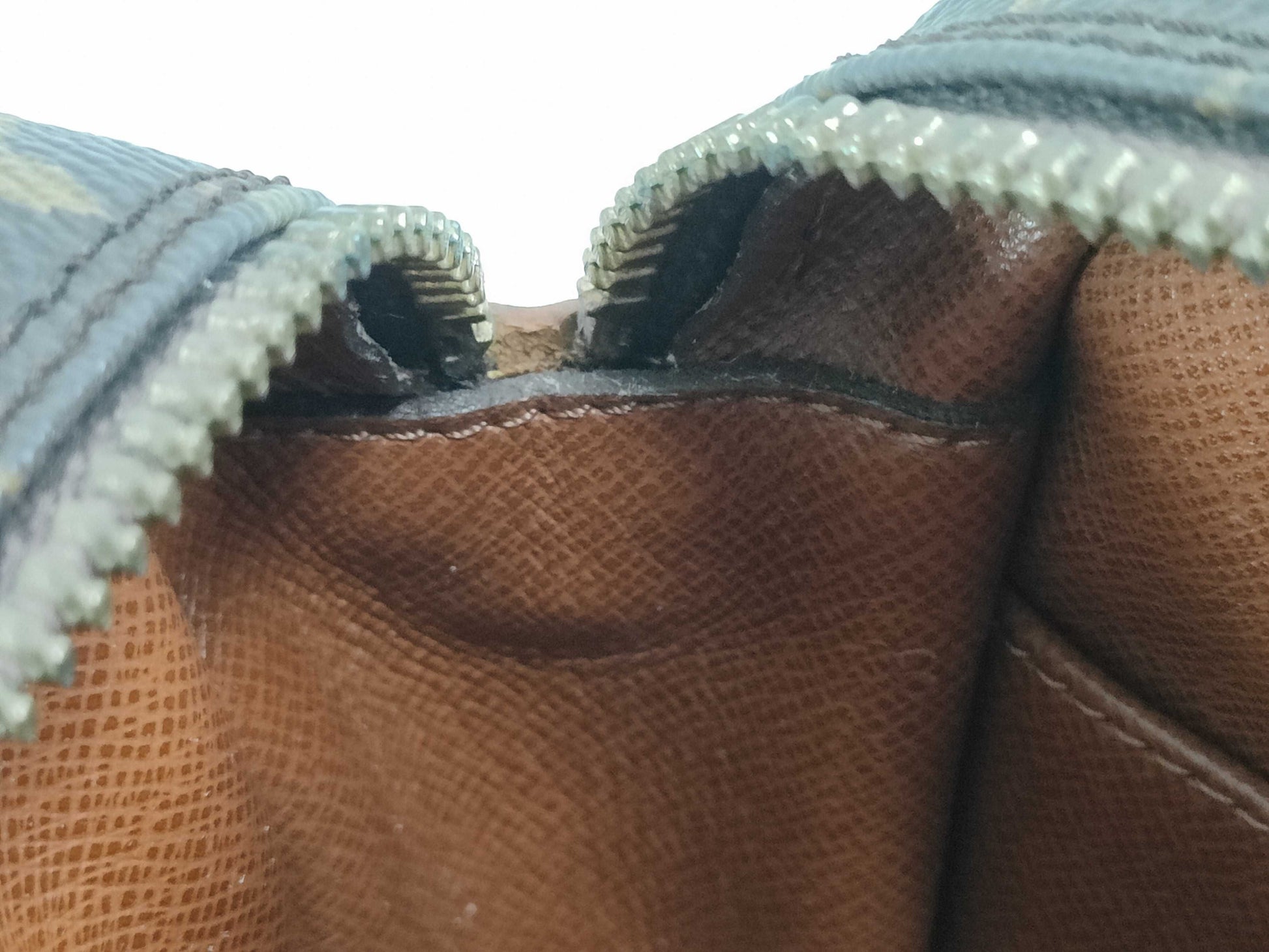 LOUIS VUITTON Unidentified Monogram Louis Vuitton Bag Second Bag