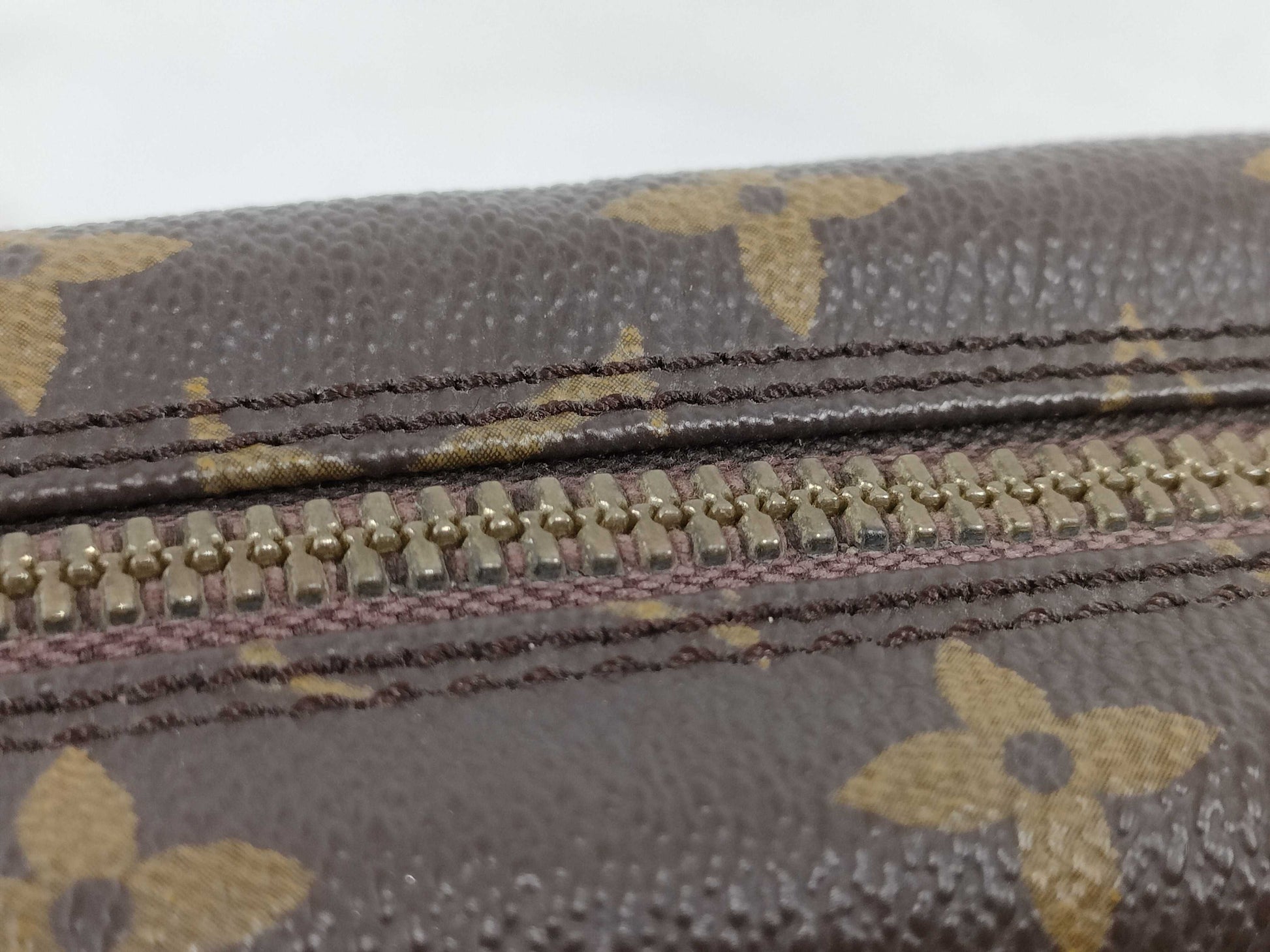 LOUIS VUITTON Unidentified Monogram Louis Vuitton Bag Second Bag