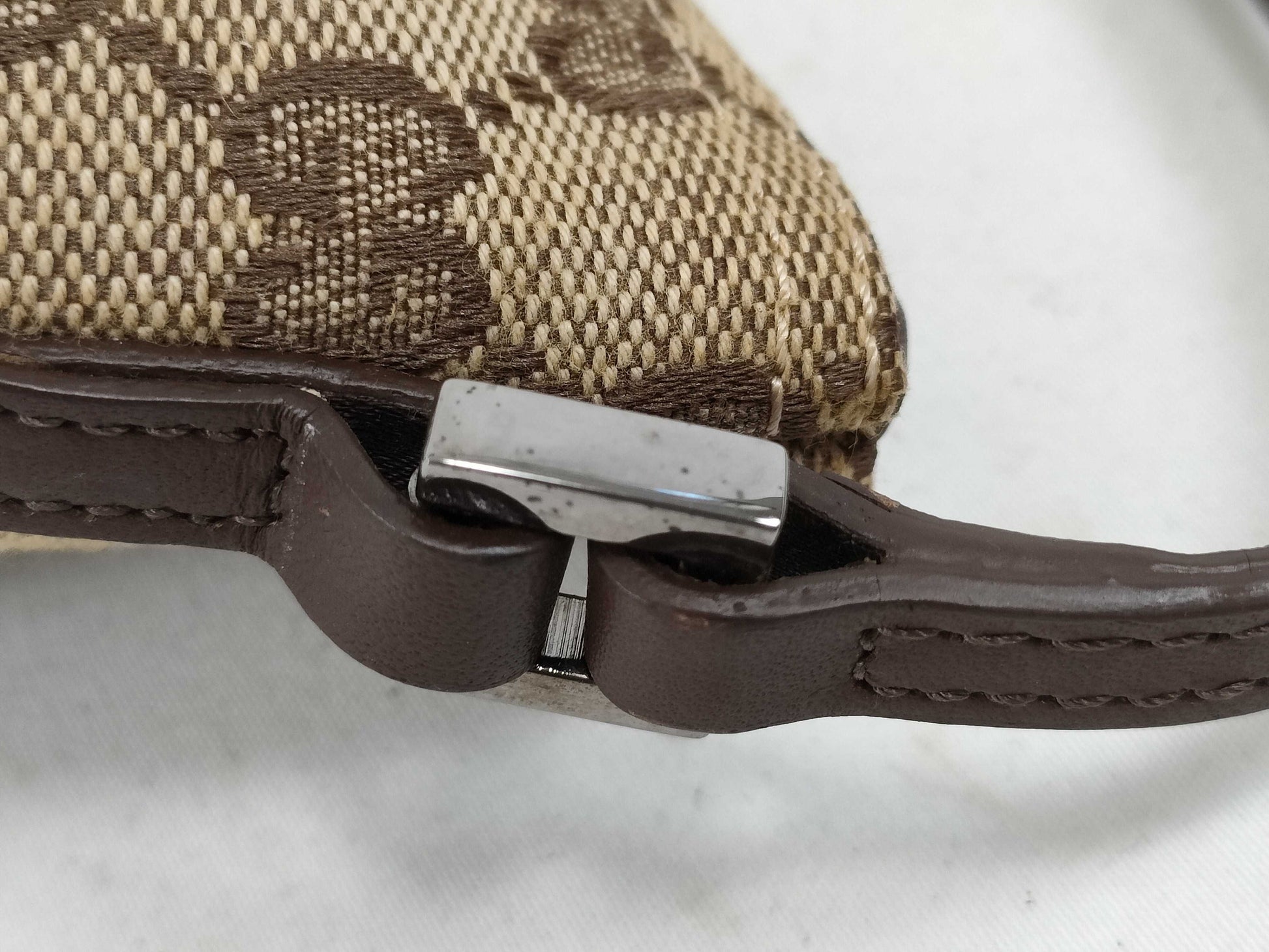 GUCCI GG Canvas GUCCI Pouch Pouch
