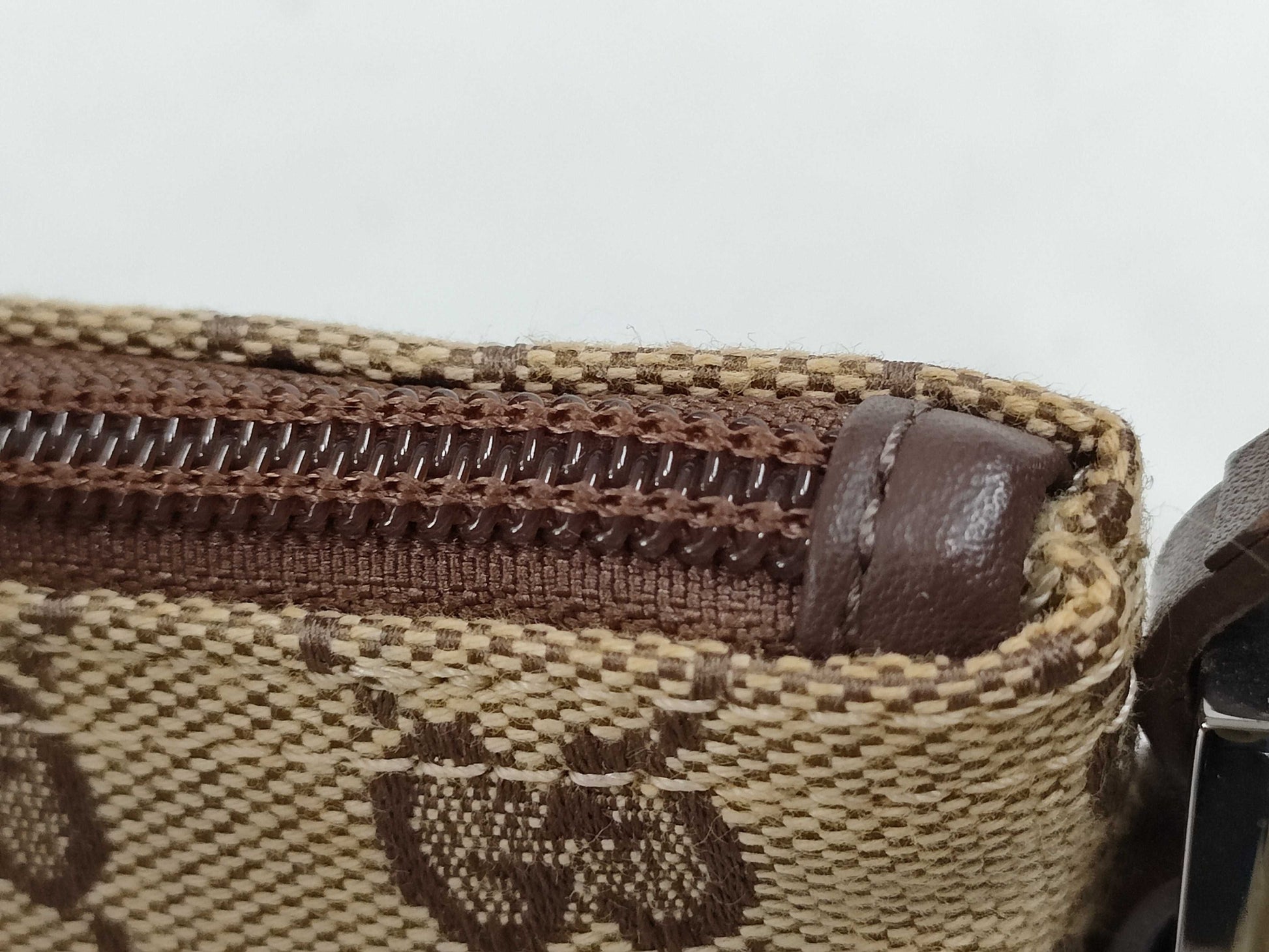 GUCCI GG Canvas GUCCI Pouch Pouch