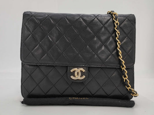 CHANEL Matelasse Lambskin Shoulder Bag