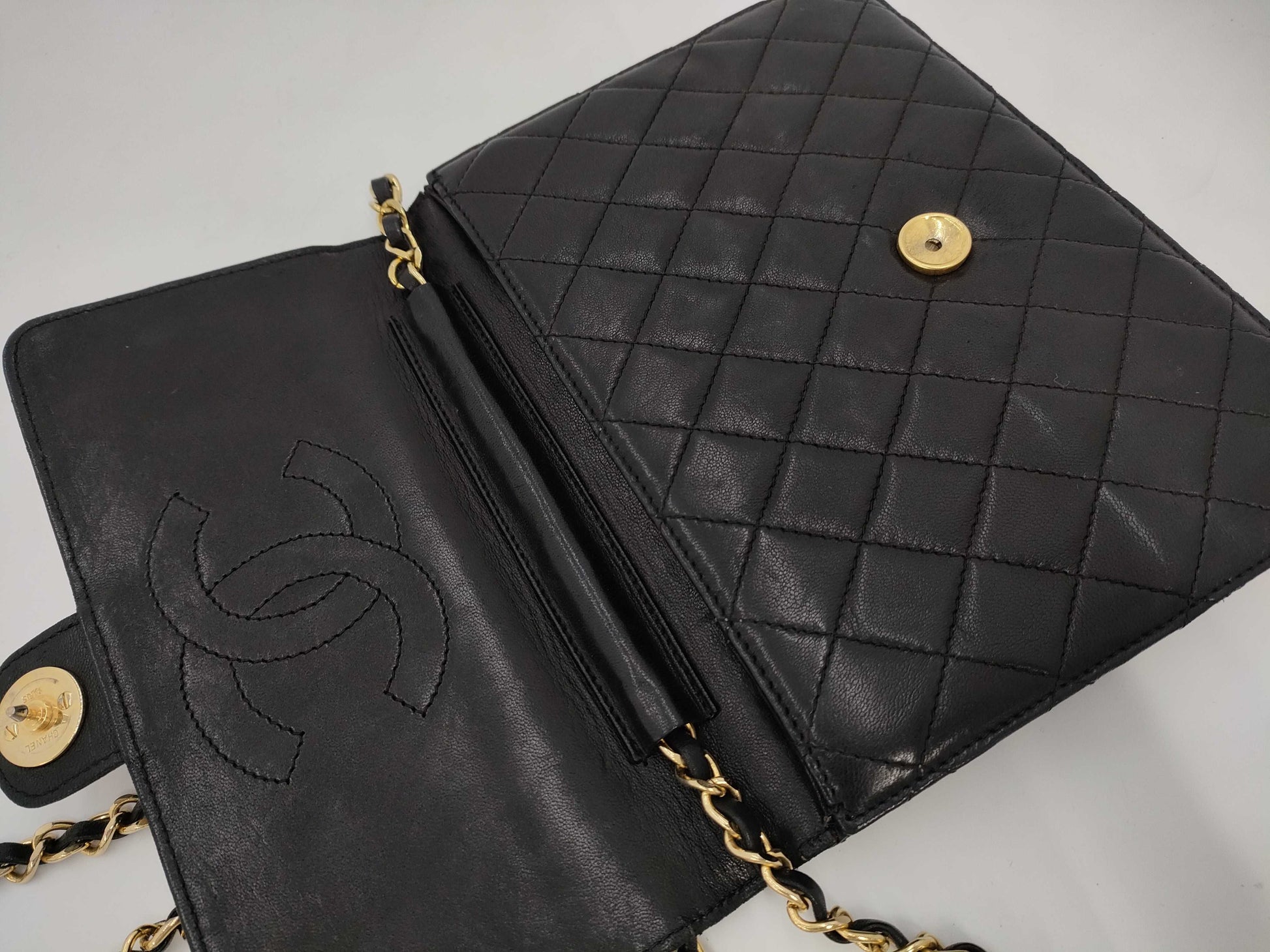 CHANEL Matelasse Lambskin Shoulder Bag