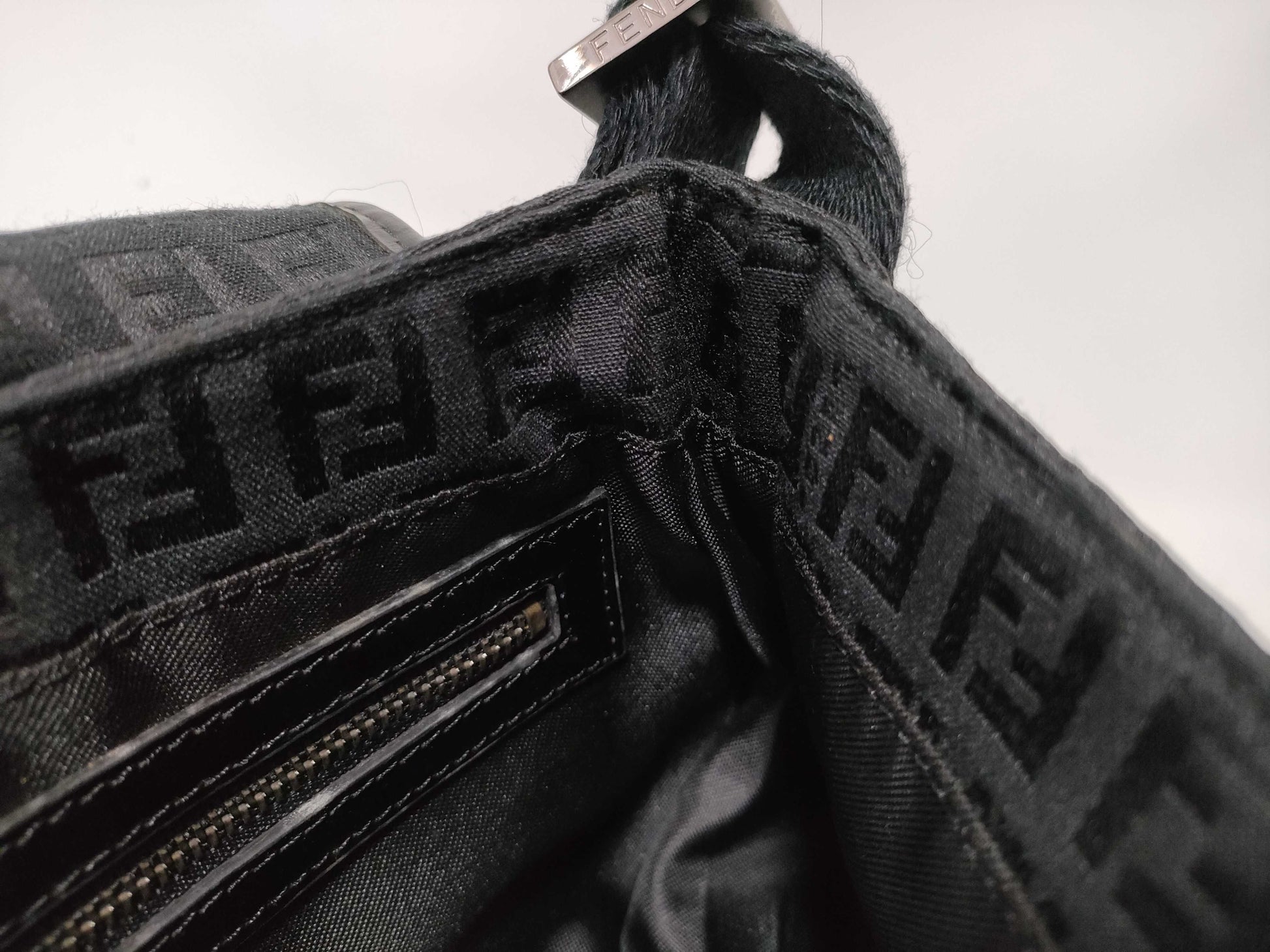 FENDI Zucca pattern Zucchino shoulder bag in black canvas and leather, 8BR320