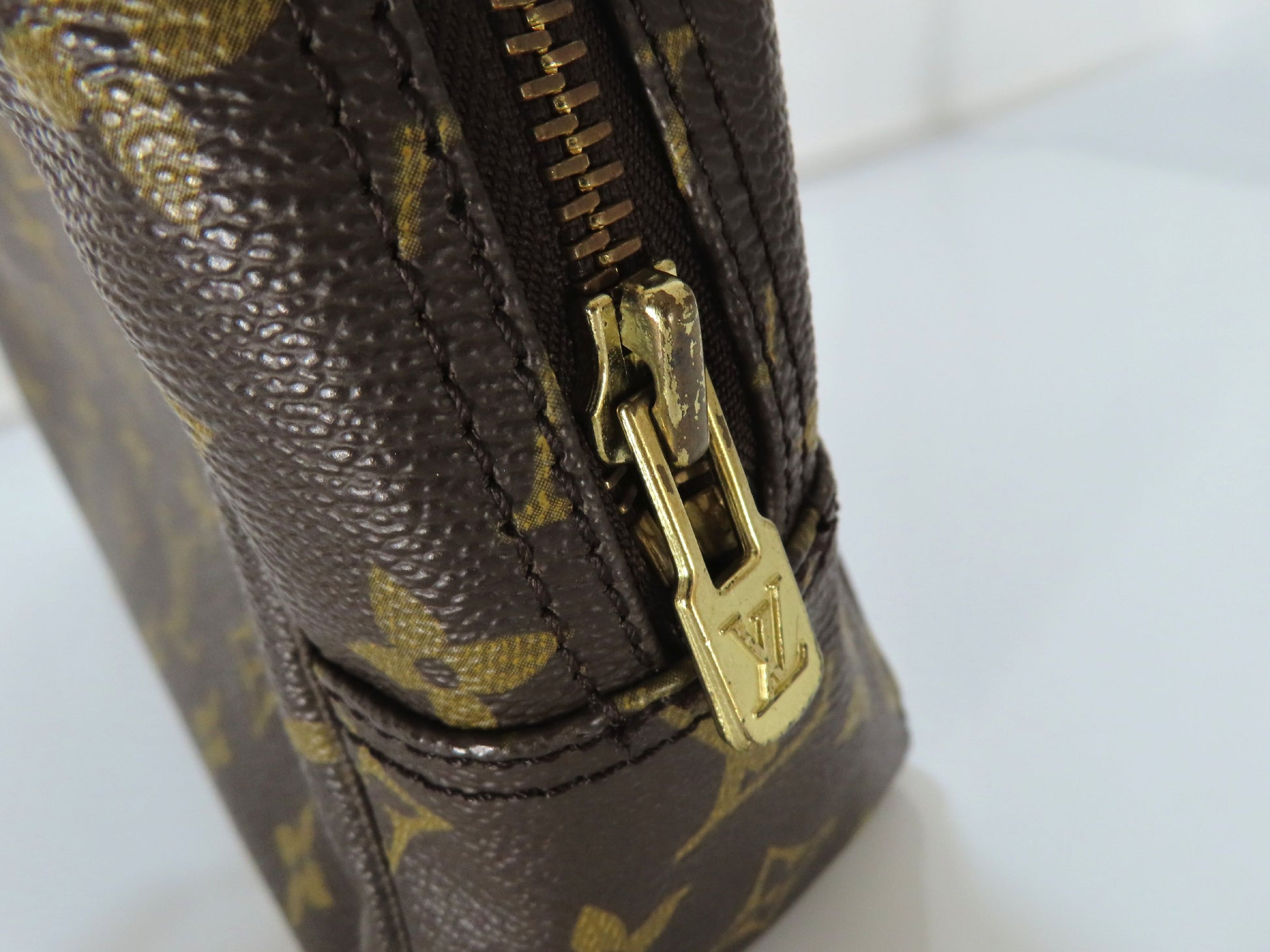 LOUIS VUITTON Monogram Truss Toilette 28 M47522 No.8912 Pouch