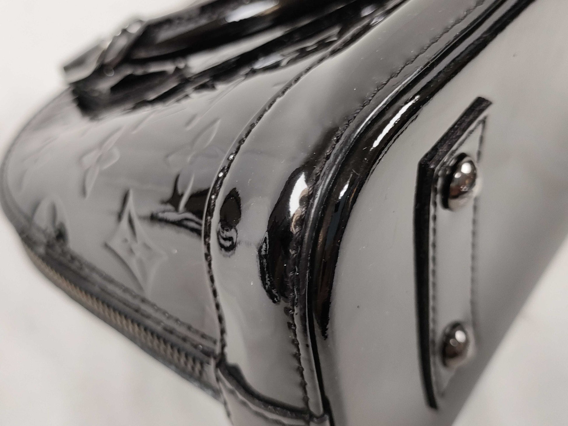 LOUIS VUITTON FL 5103 RFID Unverified Vernis Louis Vuitton Alma BB Handbag