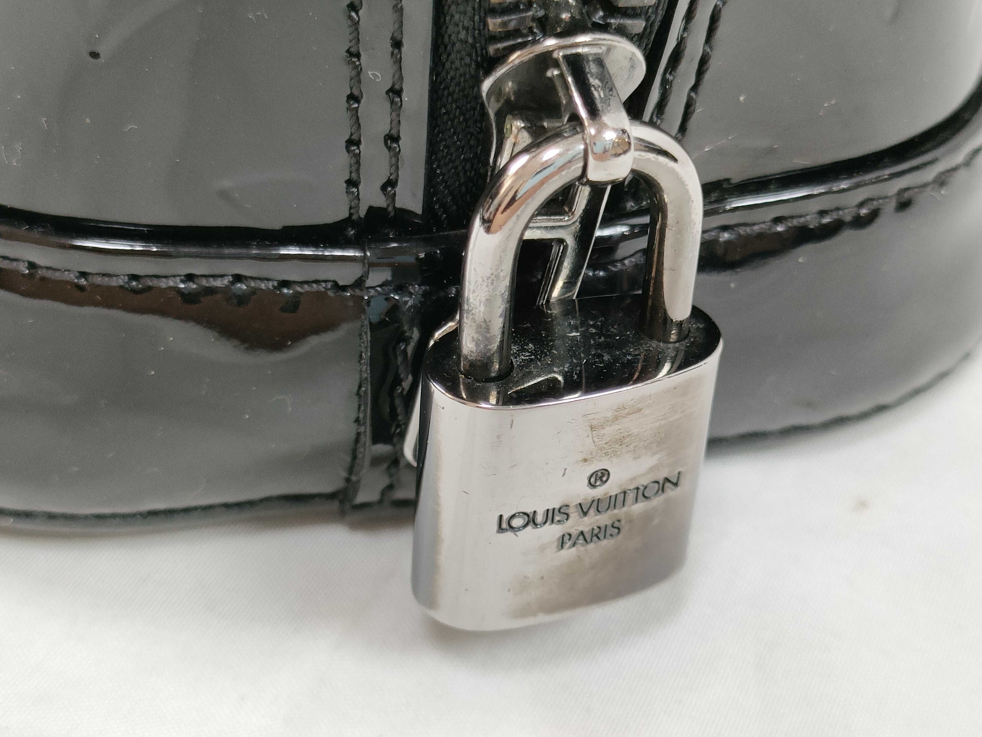 LOUIS VUITTON FL 5103 RFID Unverified Vernis Louis Vuitton Alma BB Handbag