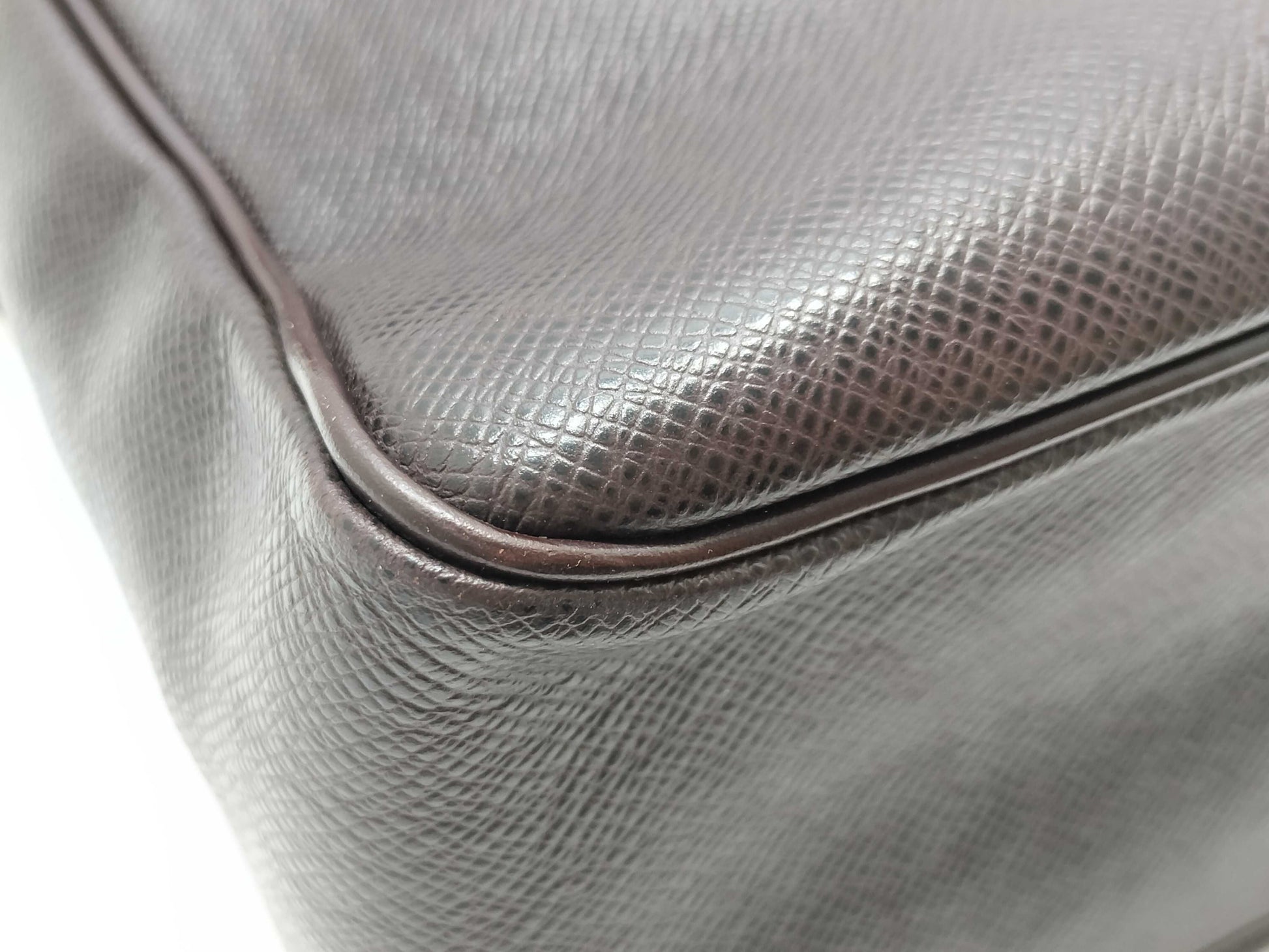 LOUIS VUITTON SP 1003 Taiga Louis Vuitton Shoulder Bag