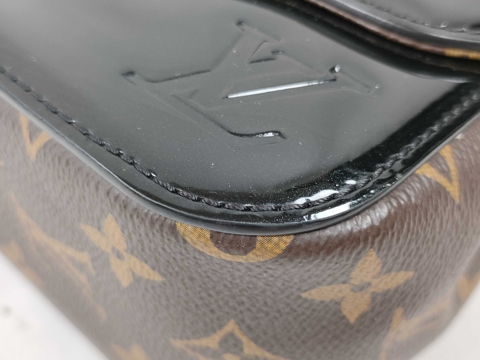 LOUIS VUITTON PL 2158 RFID Verified Monogram Louis Vuitton Message Shoulder Bag Handbag
