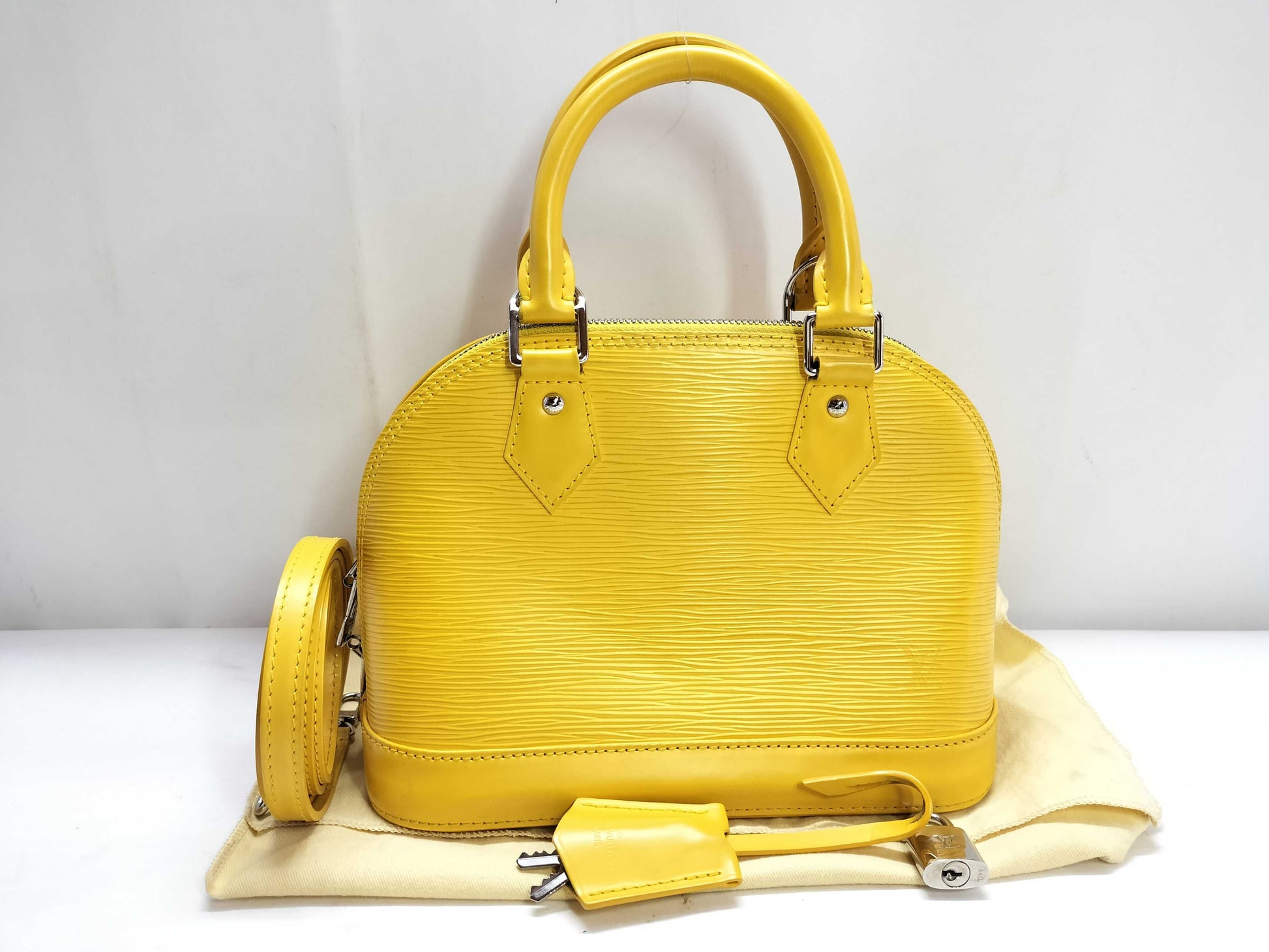 LOUIS VUITTON FL3183 Epi Louis Vuitton Alma BB Handbag