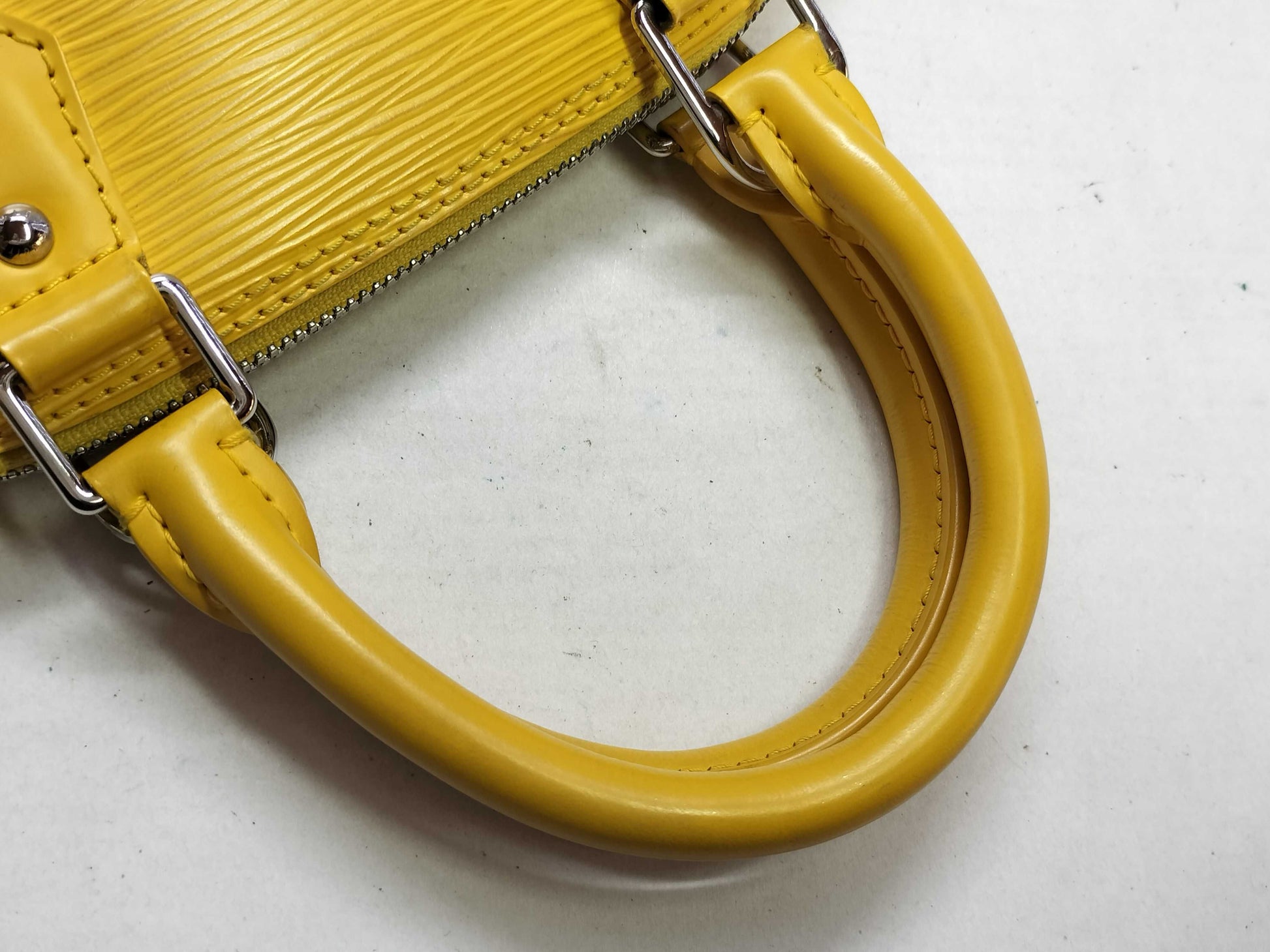 LOUIS VUITTON FL3183 Epi Louis Vuitton Alma BB Handbag