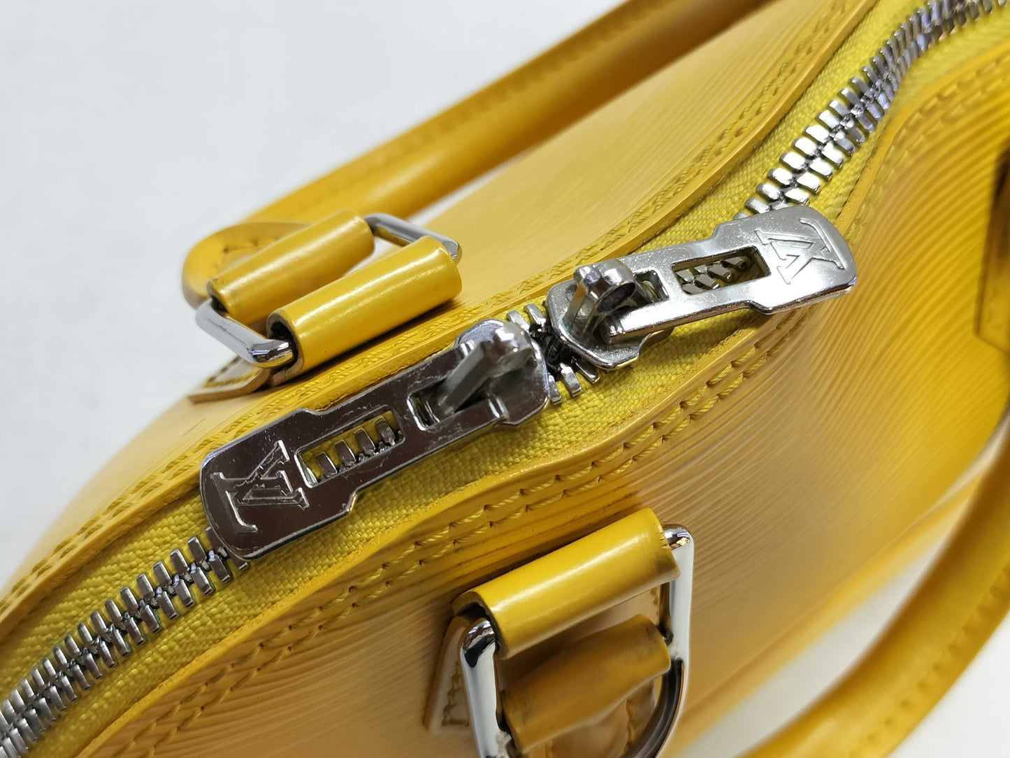 LOUIS VUITTON FL3183 Epi Louis Vuitton Alma BB Handbag