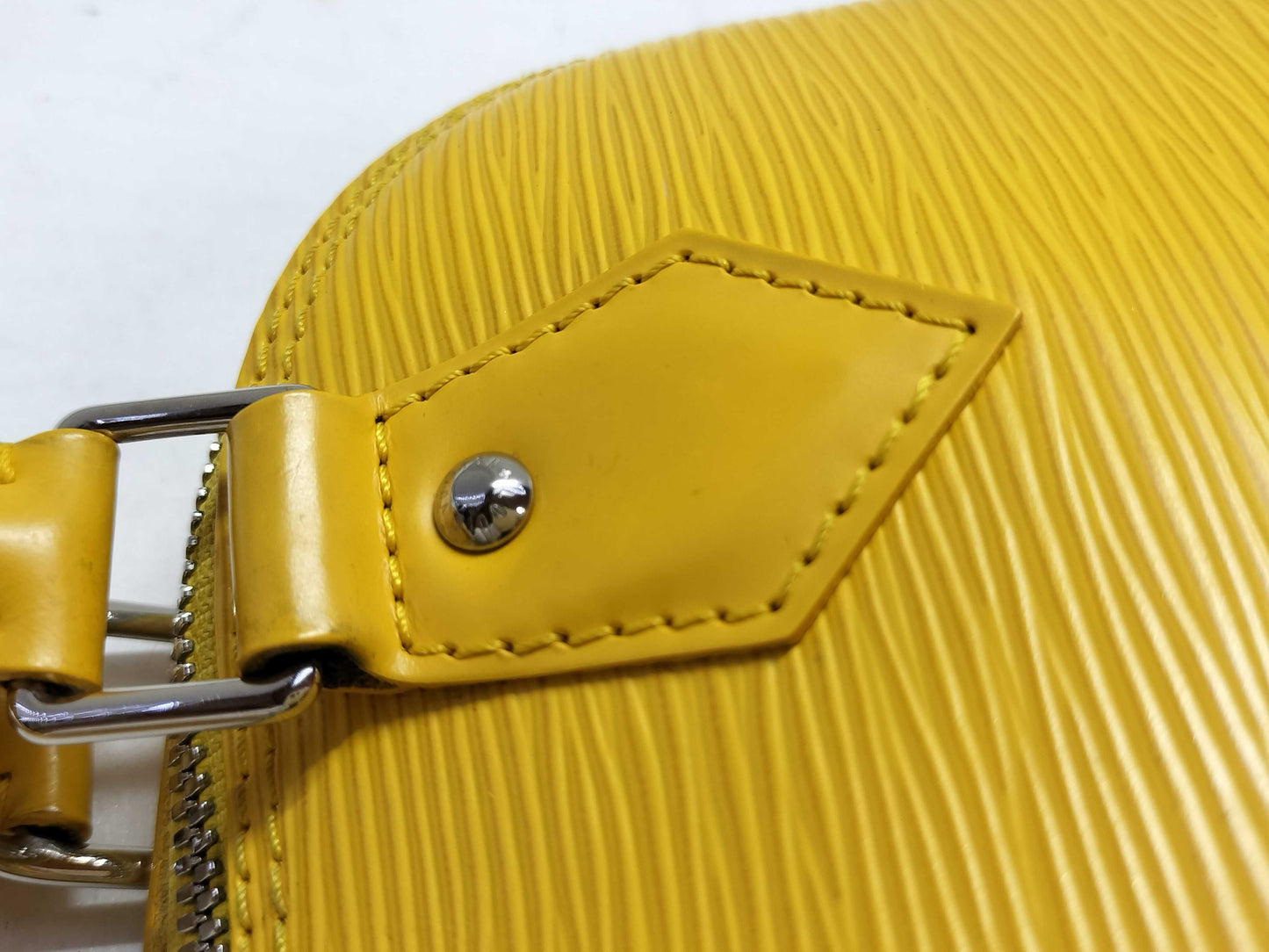 LOUIS VUITTON FL3183 Epi Louis Vuitton Alma BB Handbag
