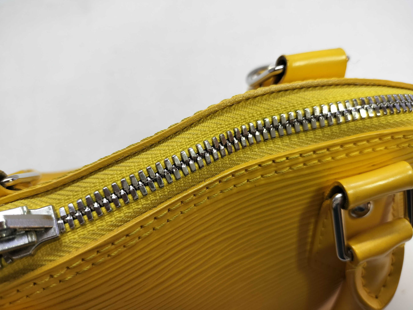 LOUIS VUITTON FL3183 Epi Louis Vuitton Alma BB Handbag