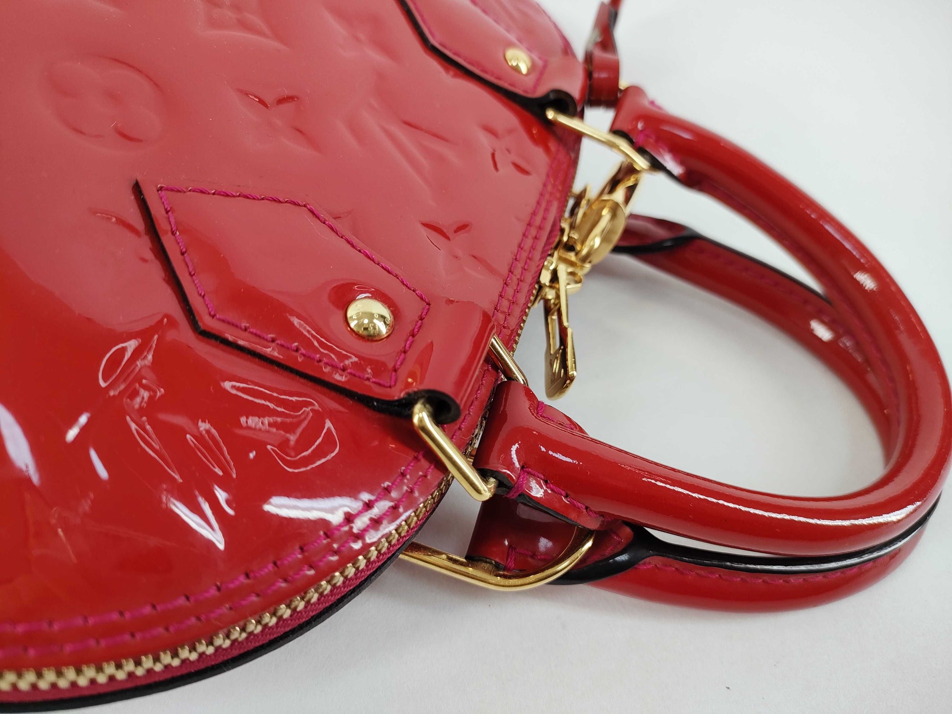 LOUIS VUITTON Vernis Louis Vuitton Alma BB Handbag with Serial Number