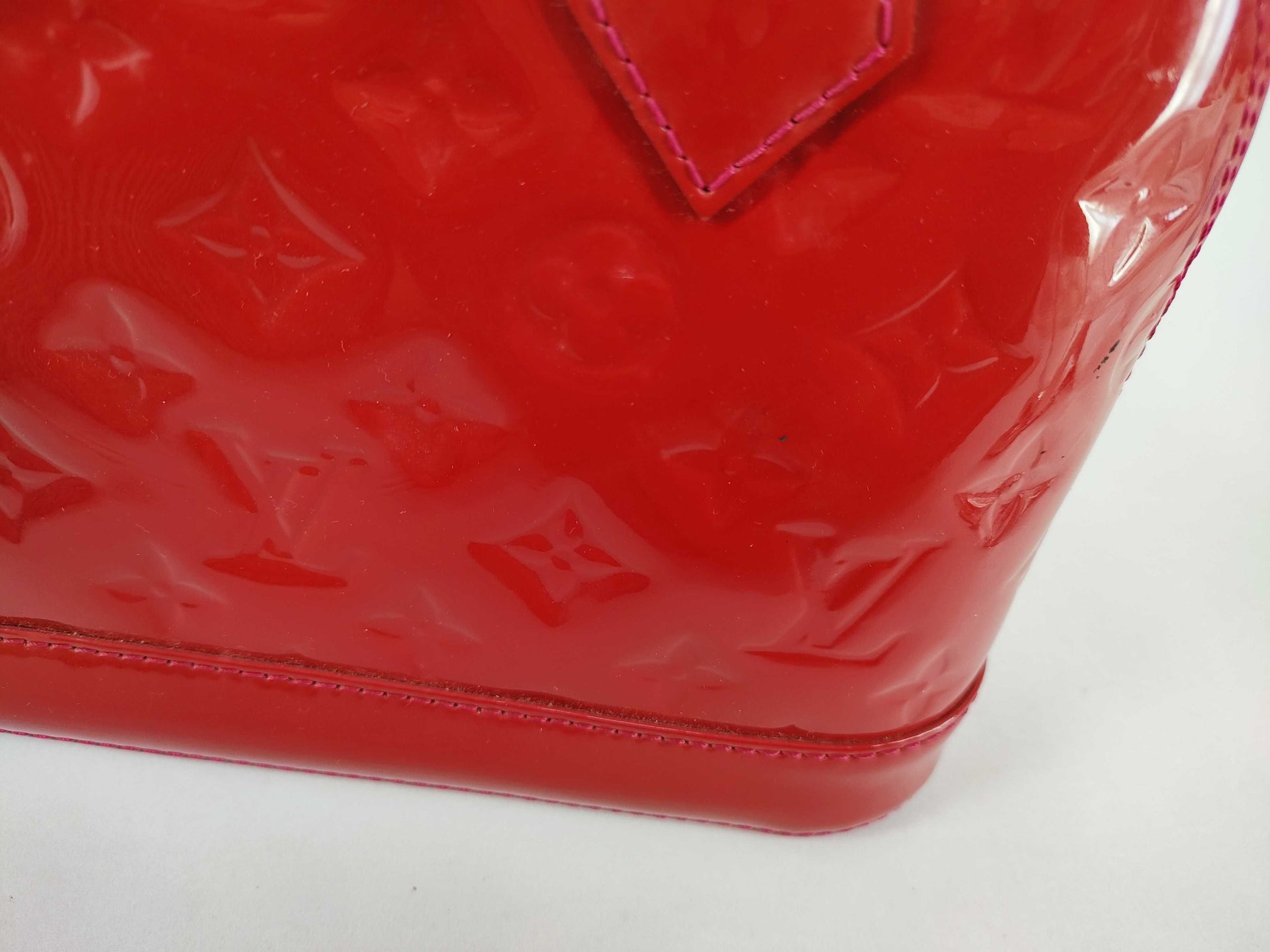 LOUIS VUITTON Vernis Louis Vuitton Alma BB Handbag with Serial Number
