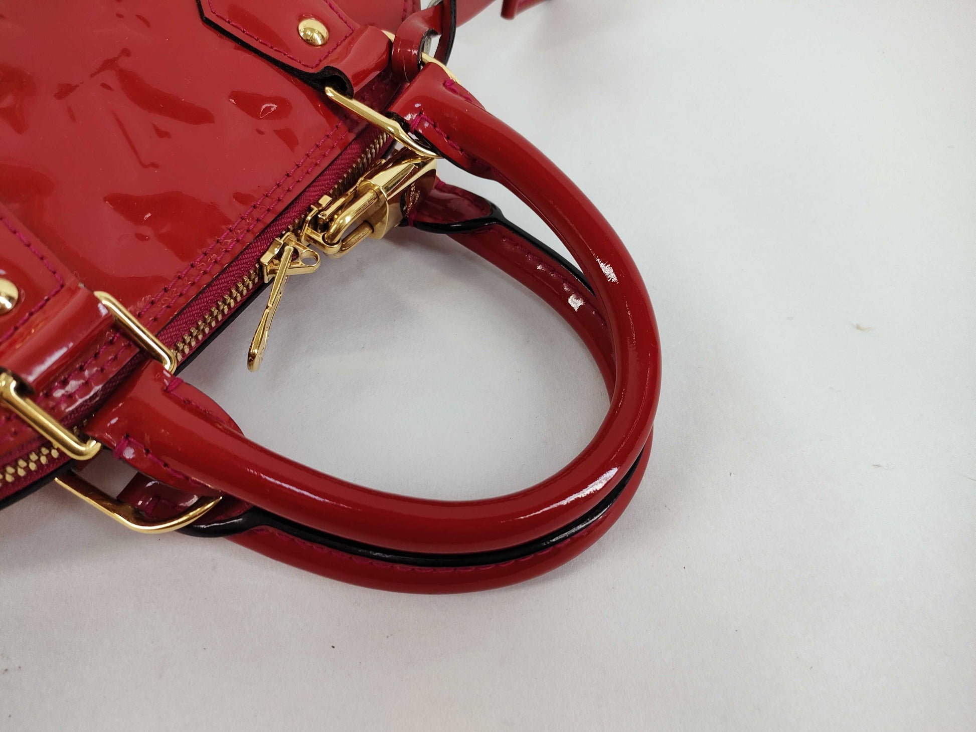 LOUIS VUITTON Vernis Louis Vuitton Alma BB Handbag with Serial Number