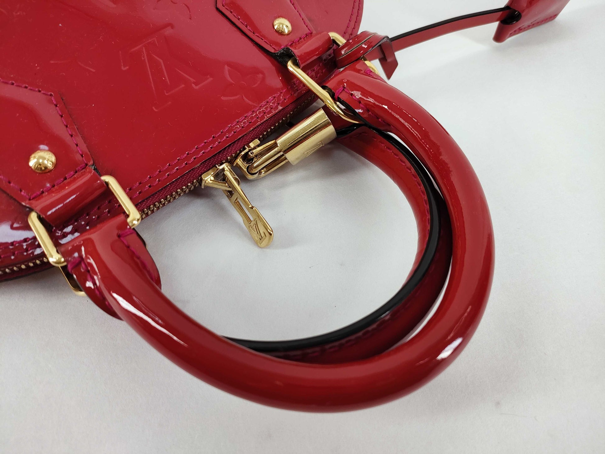 LOUIS VUITTON Vernis Louis Vuitton Alma BB Handbag with Serial Number