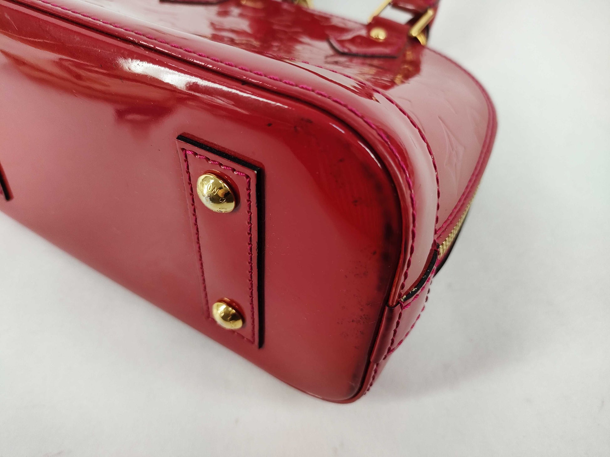 LOUIS VUITTON Vernis Louis Vuitton Alma BB Handbag with Serial Number