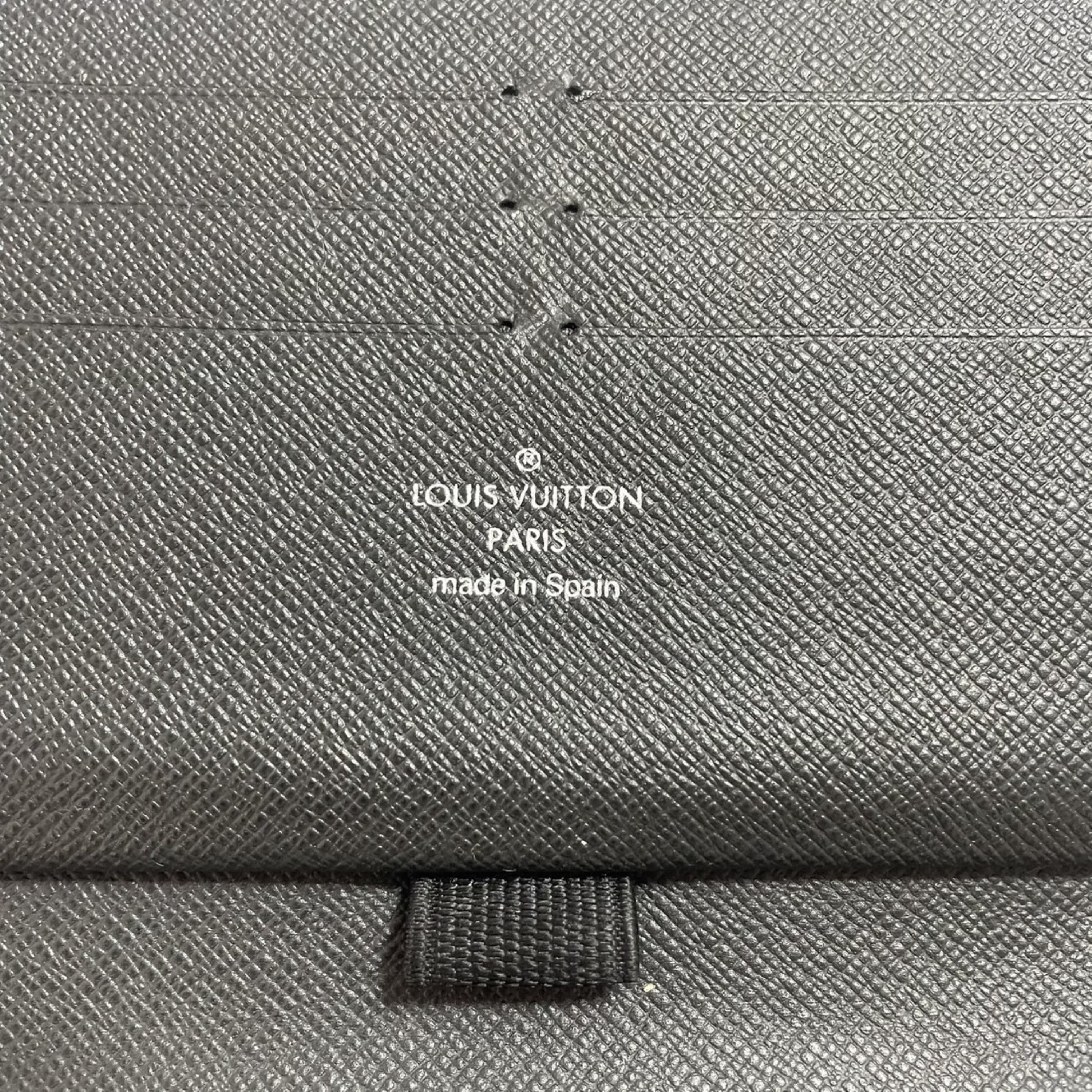 LOUIS VUITTON Zippy Organizer Wallet