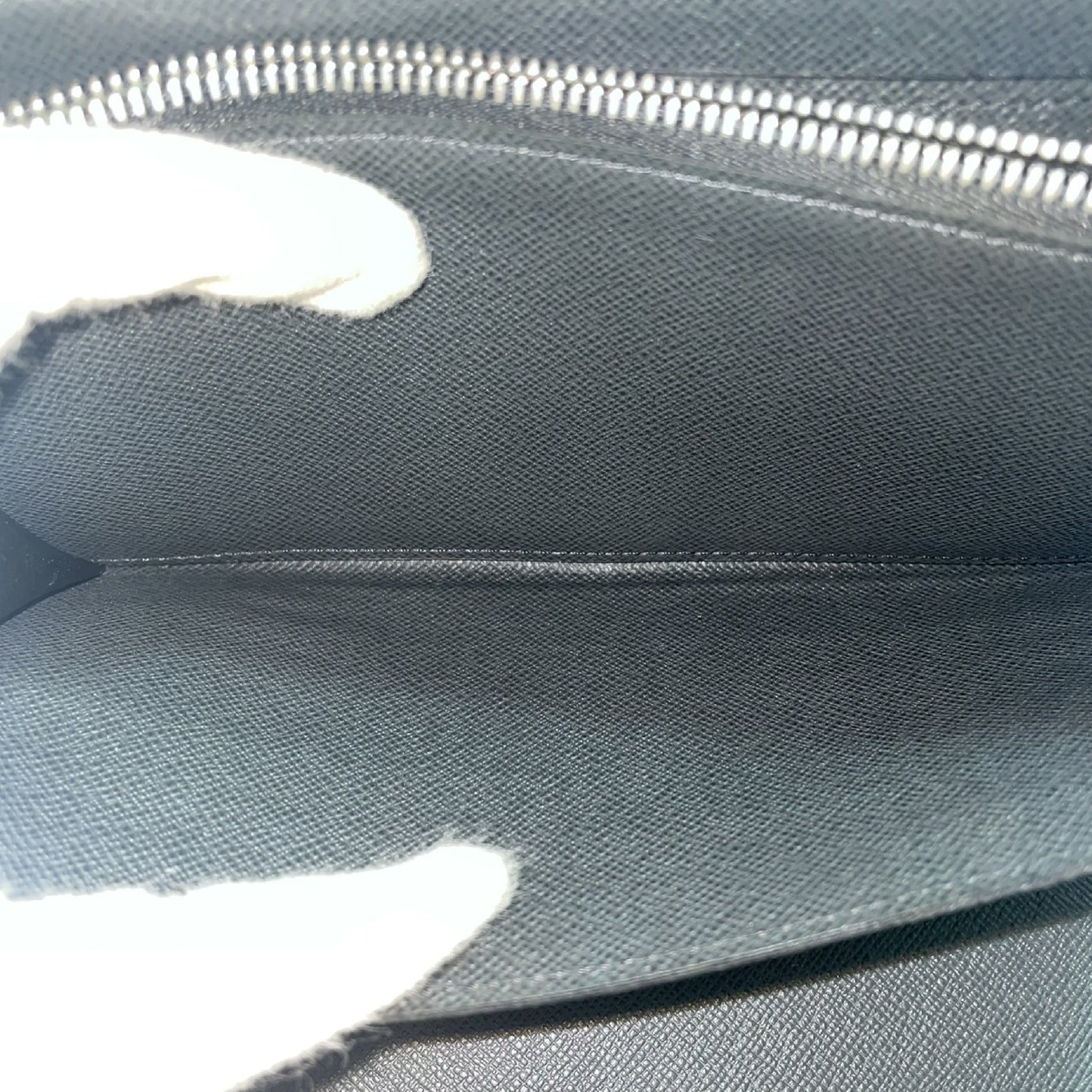 LOUIS VUITTON Zippy Organizer Wallet