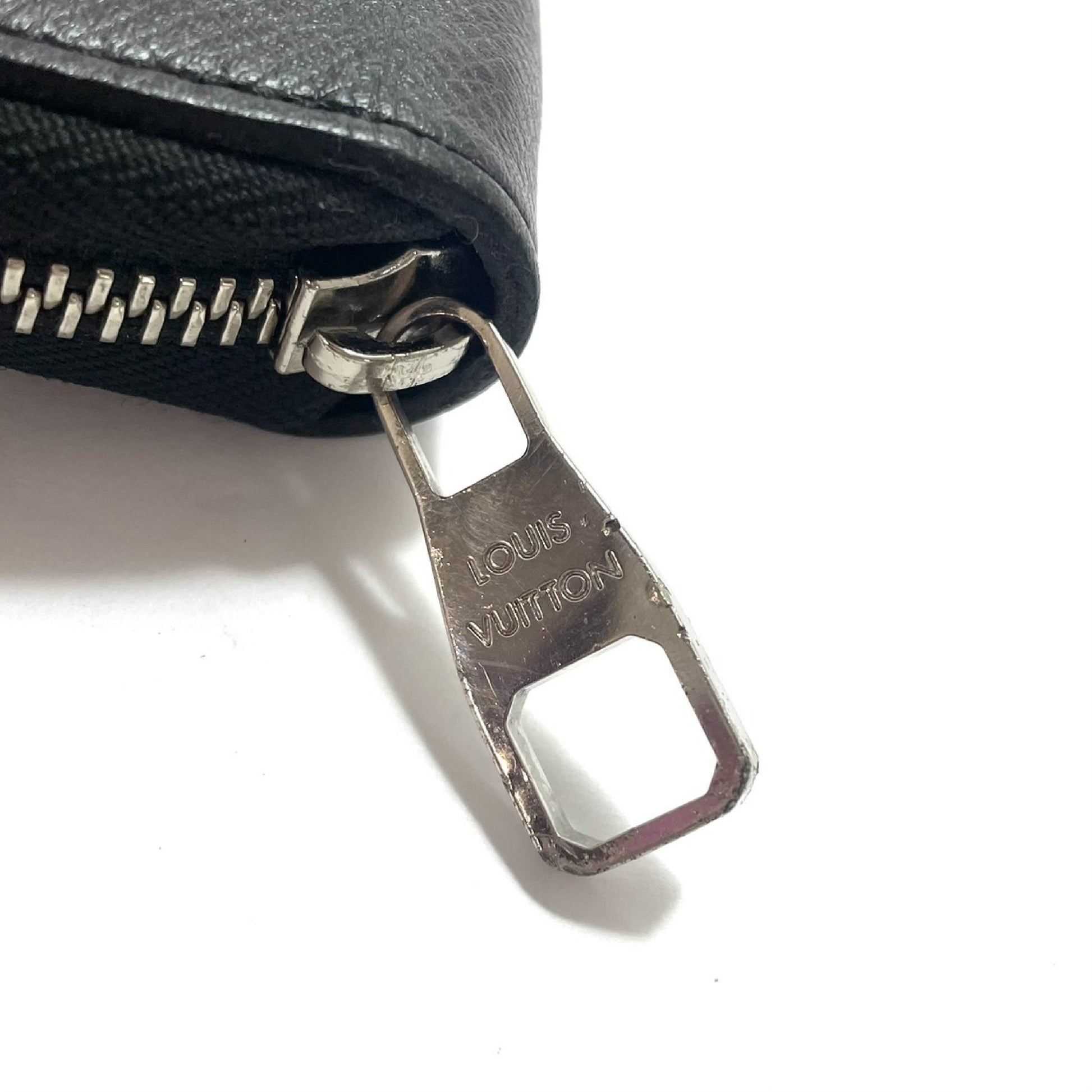 LOUIS VUITTON Zippy Organizer Wallet