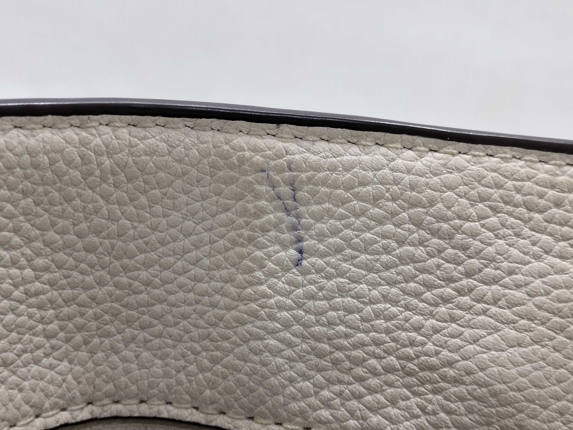 COACH White Turnlock Chain One-Shoulder Leather Tote Bag