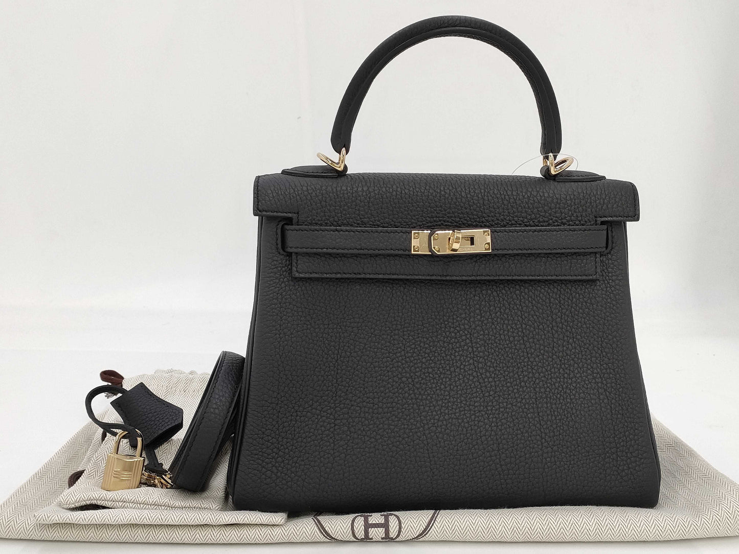 HERMES Kelly 25 Togo Black Handbag with GD Hardware and Double Stamp