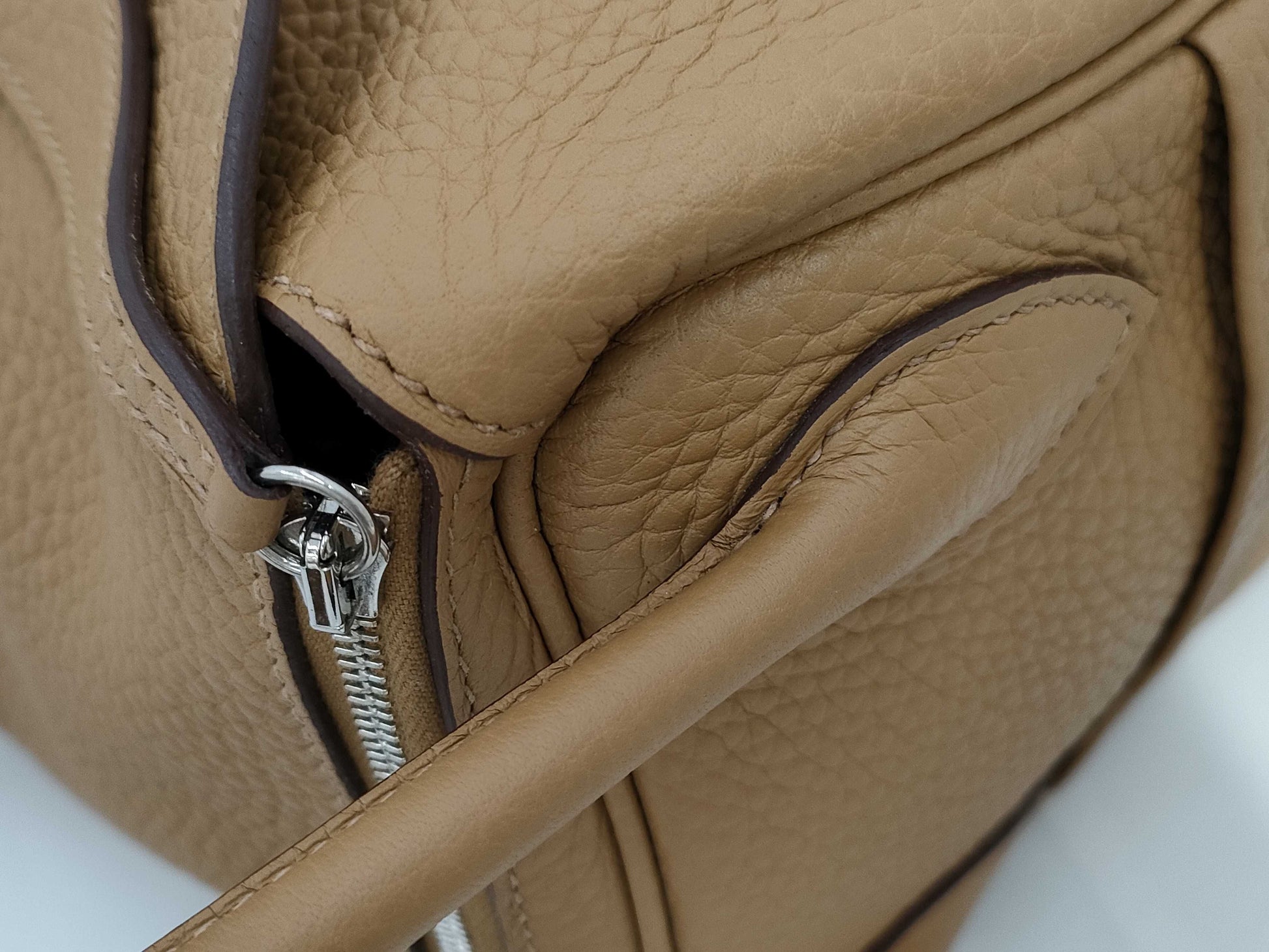 HERMES Lindy 26 Handbag in Taurillon Brown with Silver Hardware 
