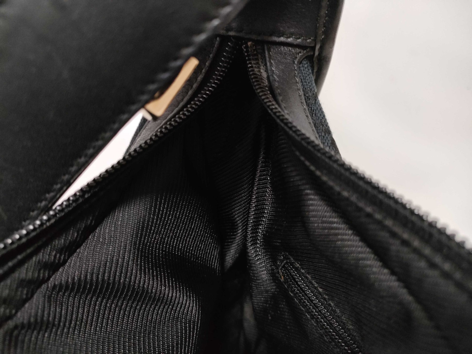 GUCCI GG Canvas Gucci Shoulder Bag