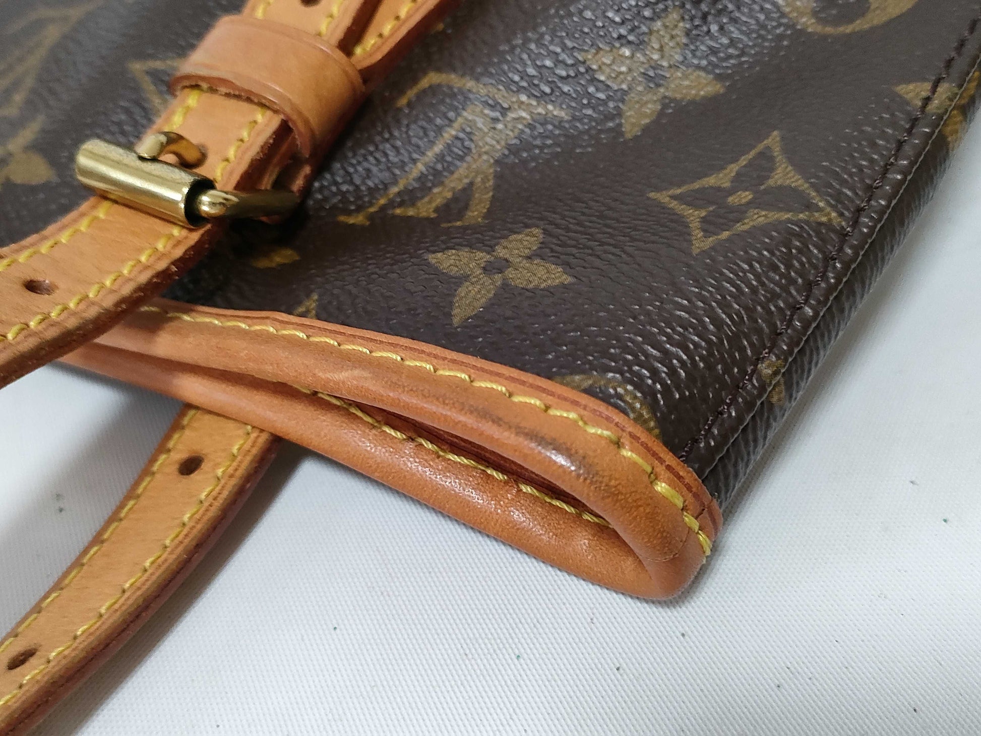 LOUIS VUITTON Monogram Louis Vuitton Bucket Shoulder Bag