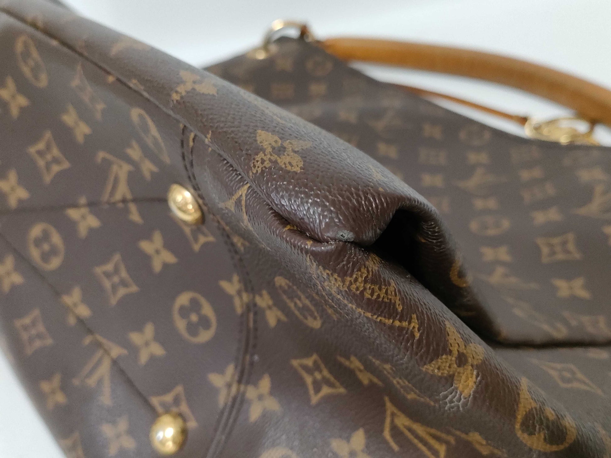 LOUIS VUITTON Monogram LV Artsy Charm Shoulder Bag