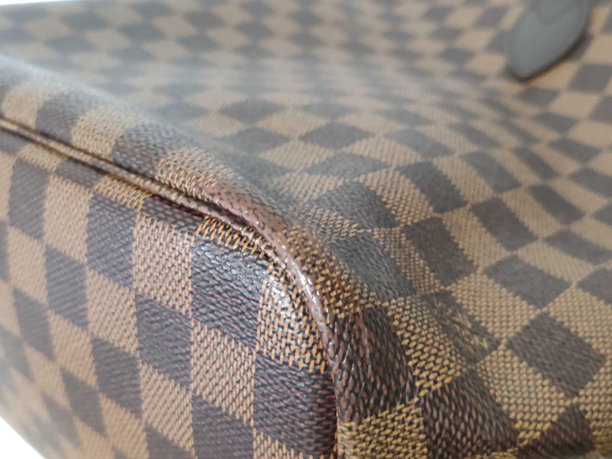 LOUIS VUITTON Damier LV Neverfull MM Damier Pouch Tote Bag