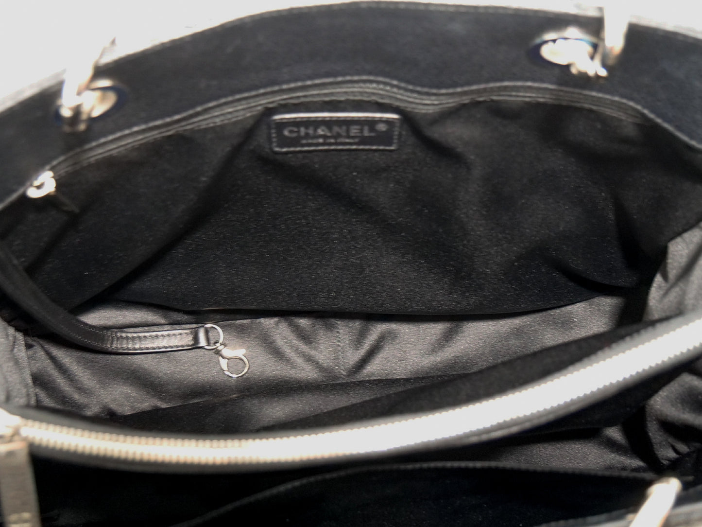 CHANEL GST Serial Silver Hardware Caviar Leather Chain Tote Bag