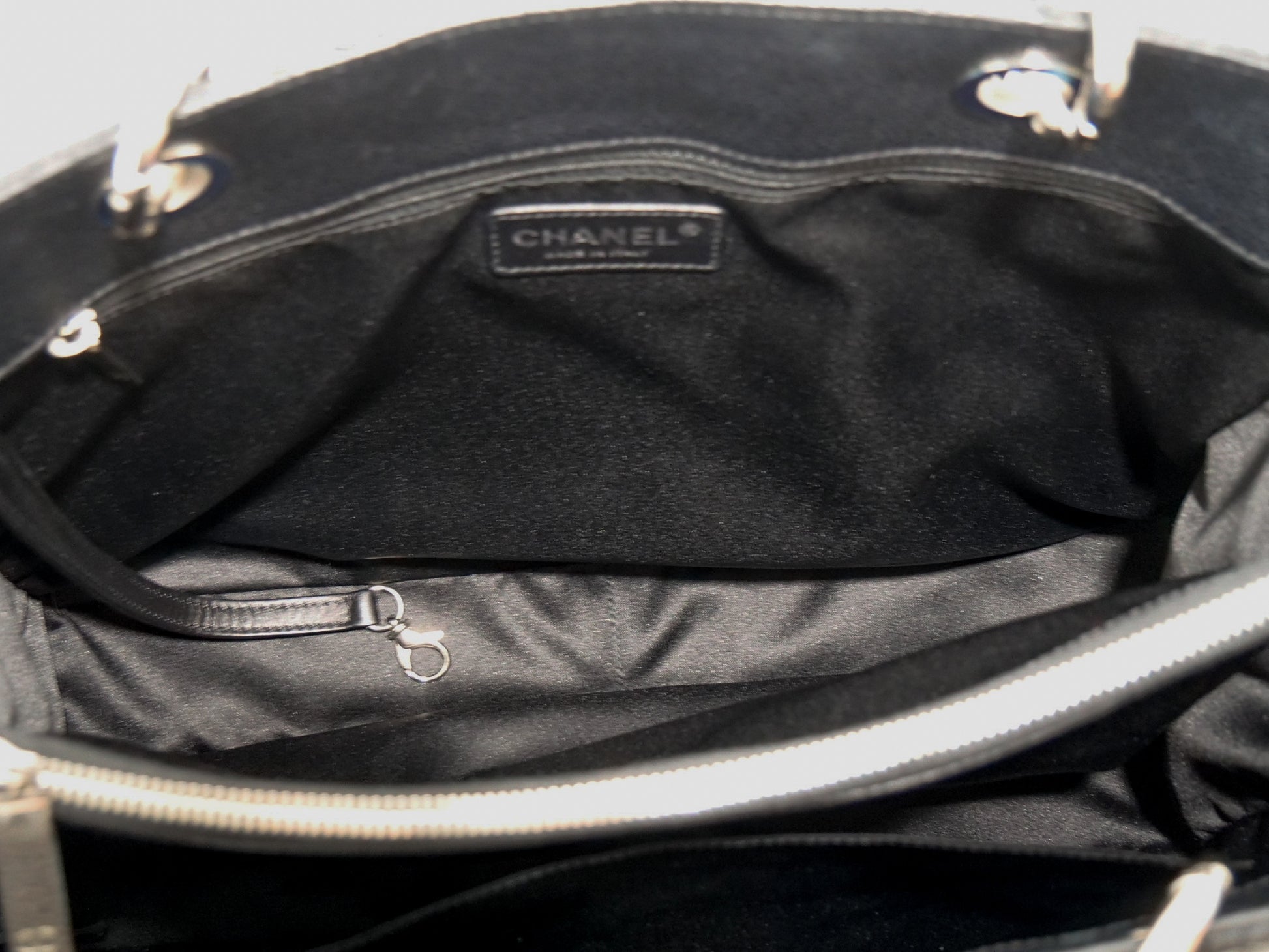 CHANEL GST Serial Silver Hardware Caviar Leather Chain Tote Bag