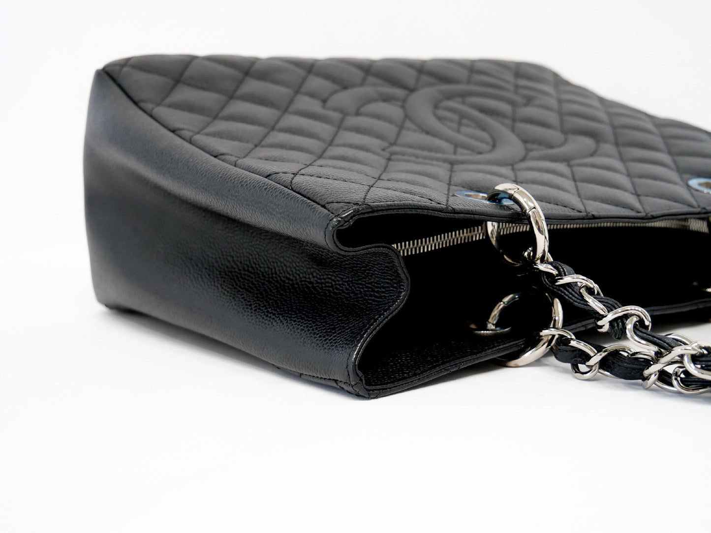 CHANEL GST Serial Silver Hardware Caviar Leather Chain Tote Bag