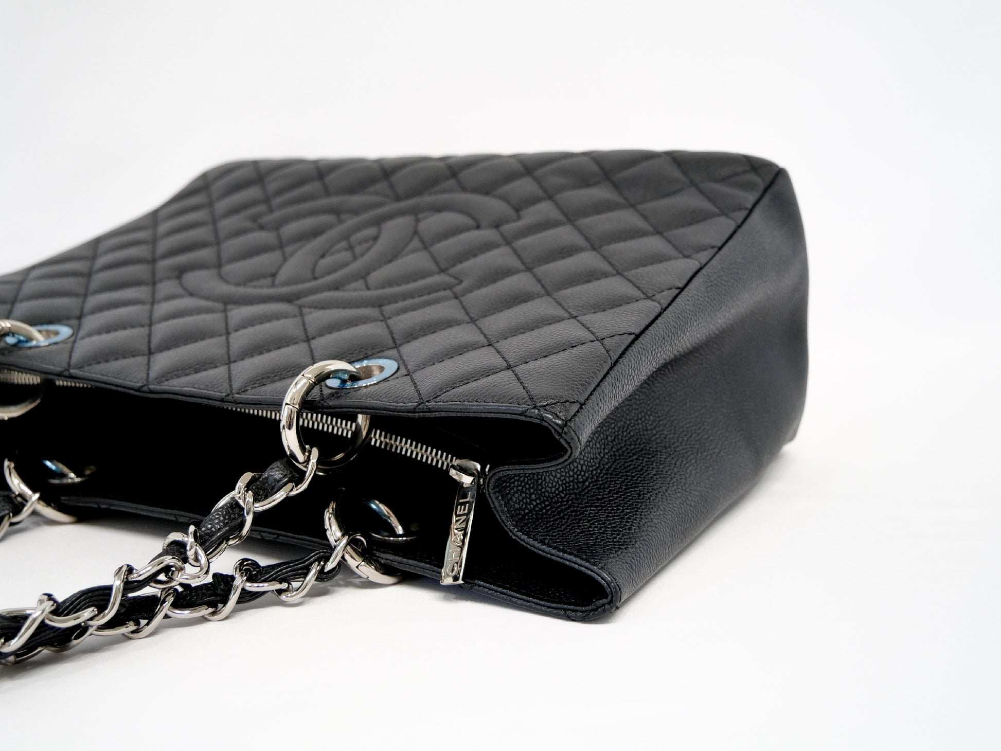 CHANEL GST Serial Silver Hardware Caviar Leather Chain Tote Bag