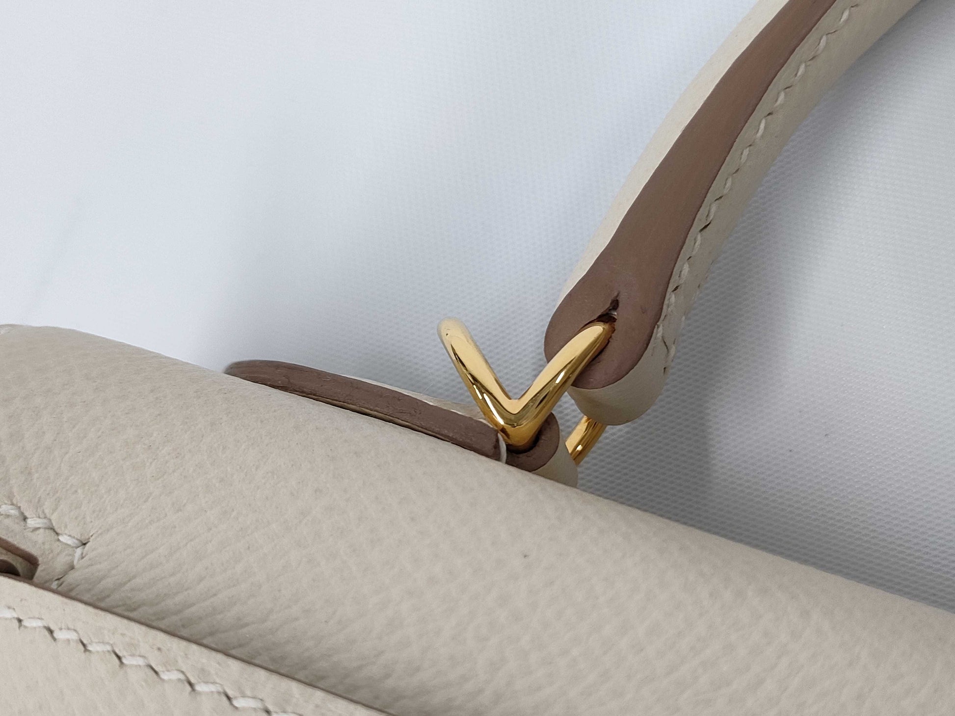 HERMES Kelly 25 Serie Handbag with Gold Hardware and D Stamp