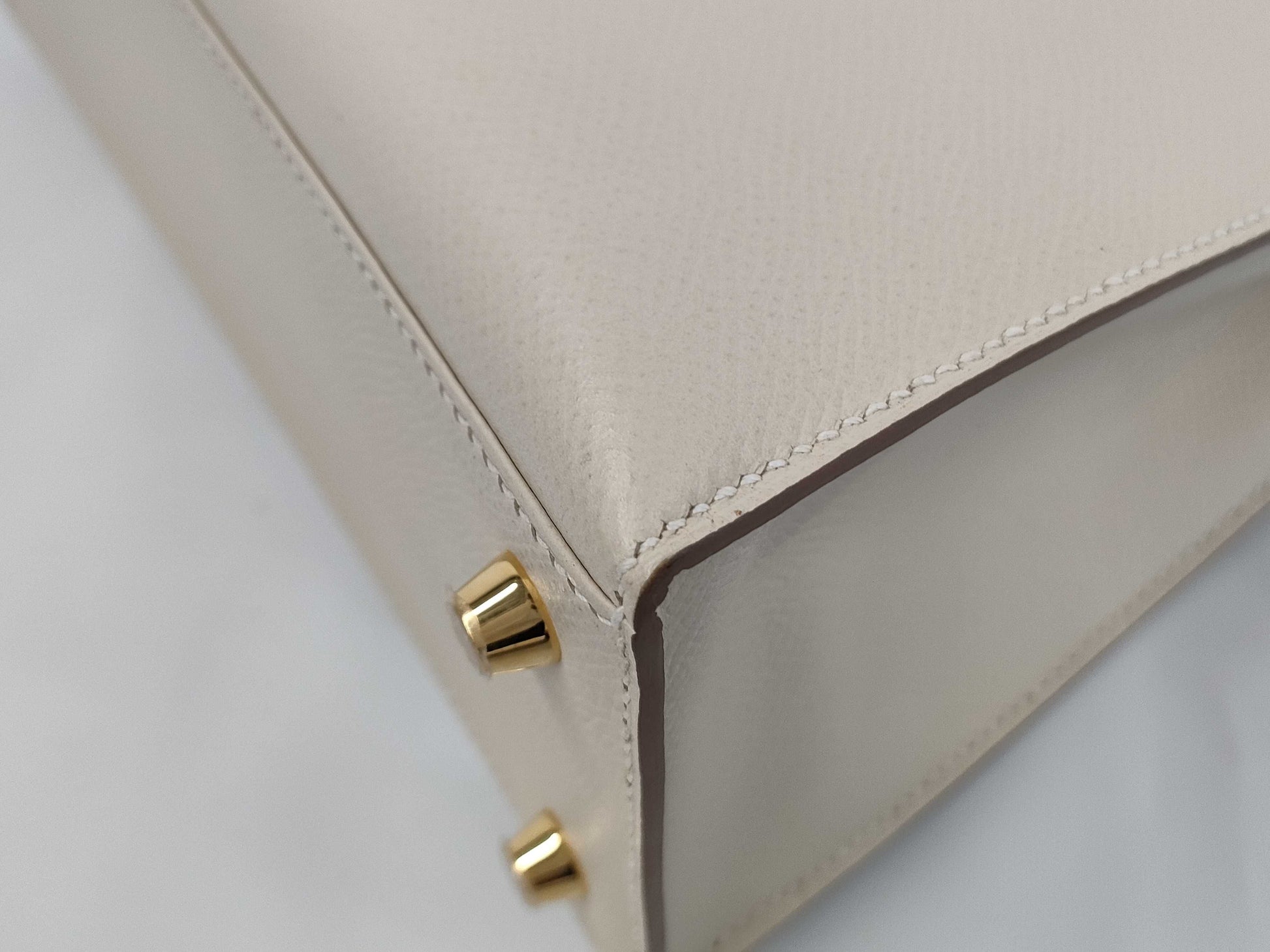 HERMES Kelly 25 Serie Handbag with Gold Hardware and D Stamp