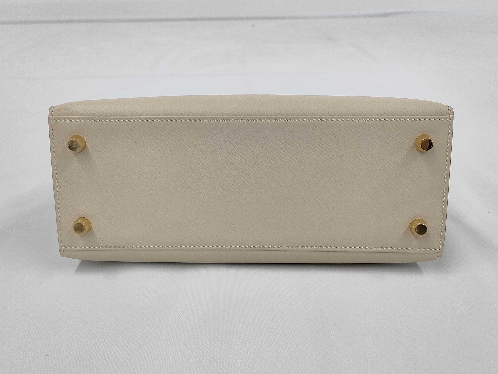 HERMES Kelly 25 Serie Handbag with Gold Hardware and D Stamp