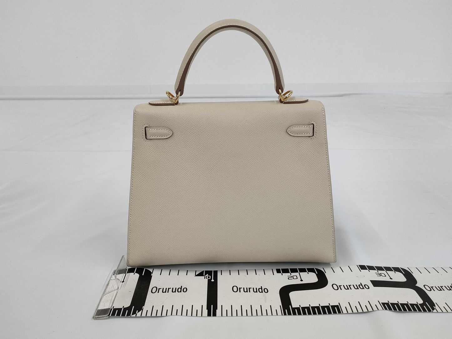 HERMES Kelly 25 Serie Handbag with Gold Hardware and D Stamp