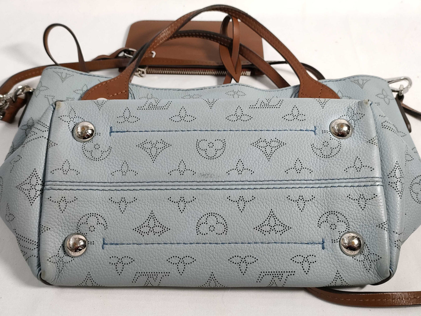 LOUIS VUITTON RFID verification failed. DR0139 Mahina Louis Vuitton Hina PM Mahina M52975 handbag.