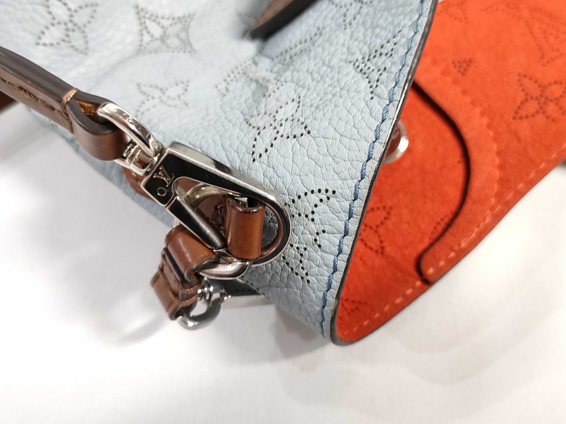 LOUIS VUITTON RFID verification failed. DR0139 Mahina Louis Vuitton Hina PM Mahina M52975 handbag.