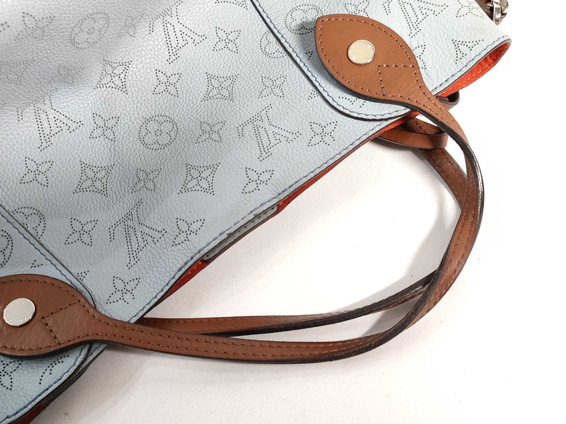 LOUIS VUITTON RFID verification failed. DR0139 Mahina Louis Vuitton Hina PM Mahina M52975 handbag.