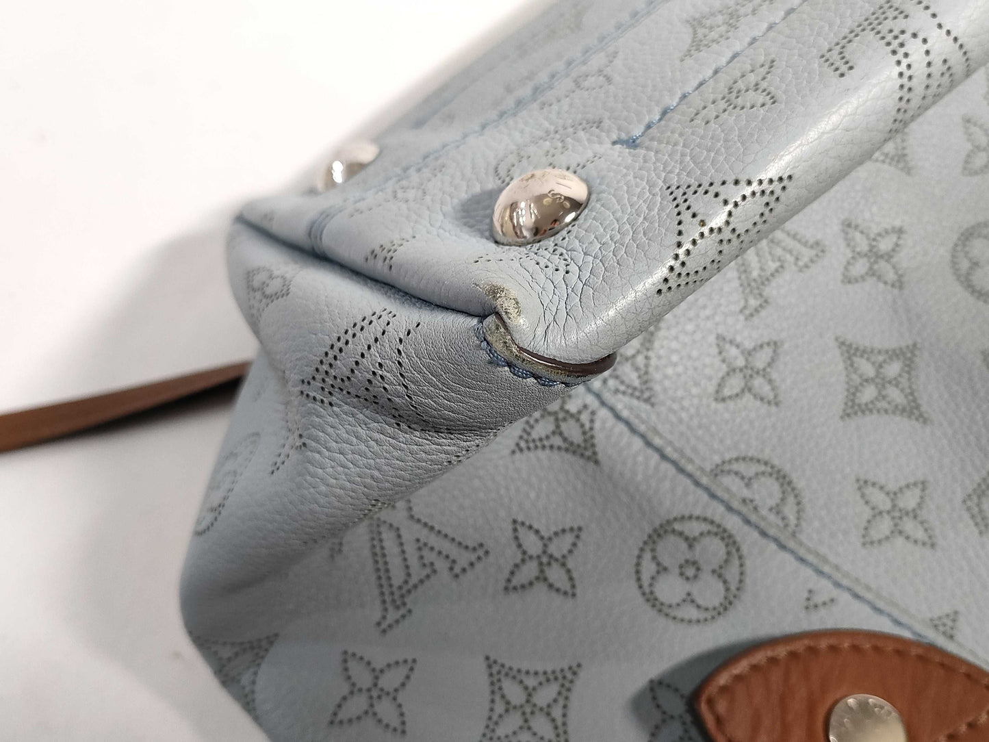 LOUIS VUITTON RFID verification failed. DR0139 Mahina Louis Vuitton Hina PM Mahina M52975 handbag.