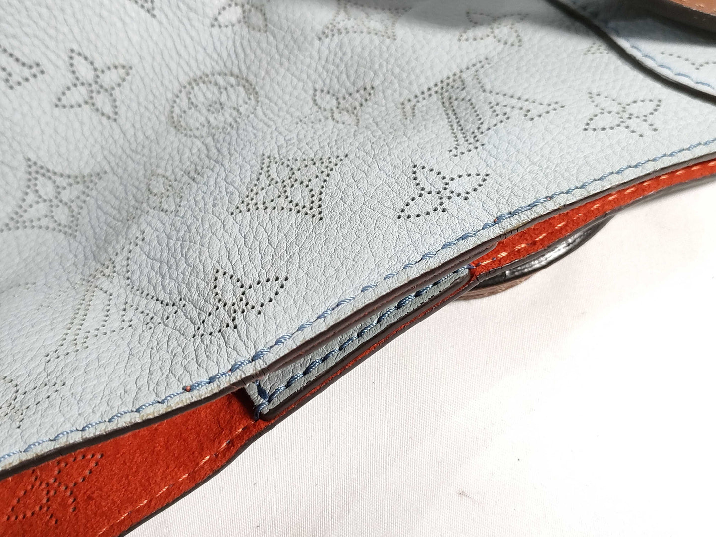 LOUIS VUITTON RFID verification failed. DR0139 Mahina Louis Vuitton Hina PM Mahina M52975 handbag.