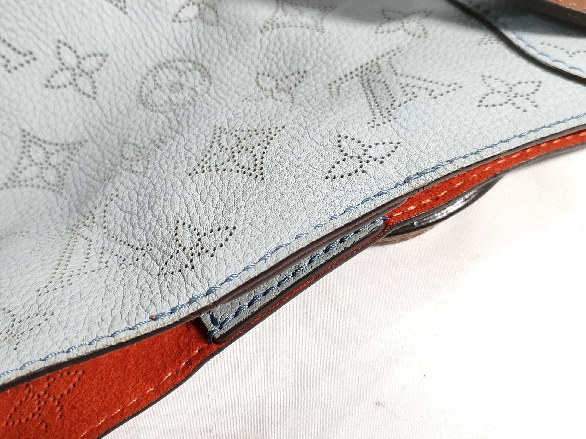 LOUIS VUITTON RFID verification failed. DR0139 Mahina Louis Vuitton Hina PM Mahina M52975 handbag.