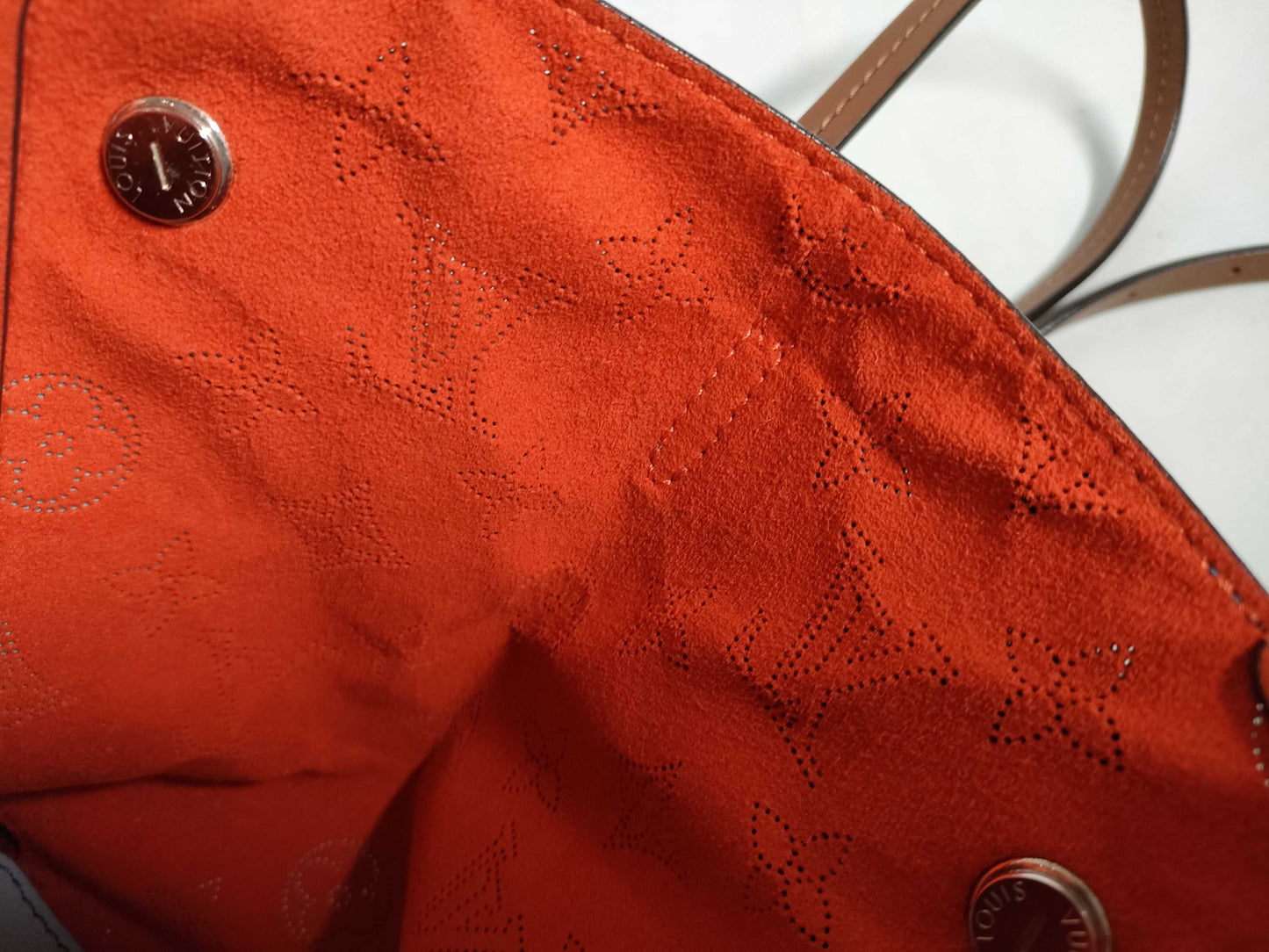 LOUIS VUITTON RFID verification failed. DR0139 Mahina Louis Vuitton Hina PM Mahina M52975 handbag.